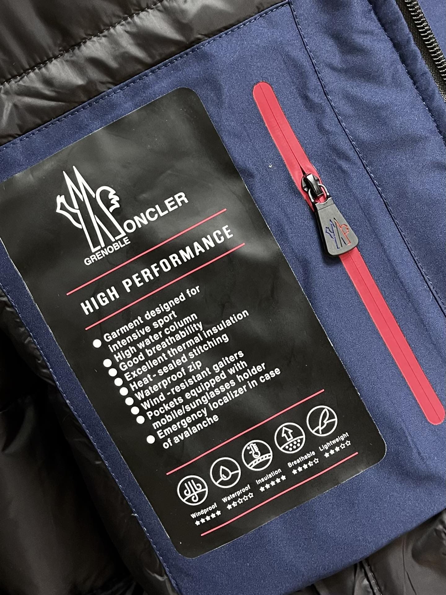 moncler grenble压胶滑雪羽绒服 彰显造型气质的不朽传奇．极致款的休闲户外型羽绒服，寒风凛冽