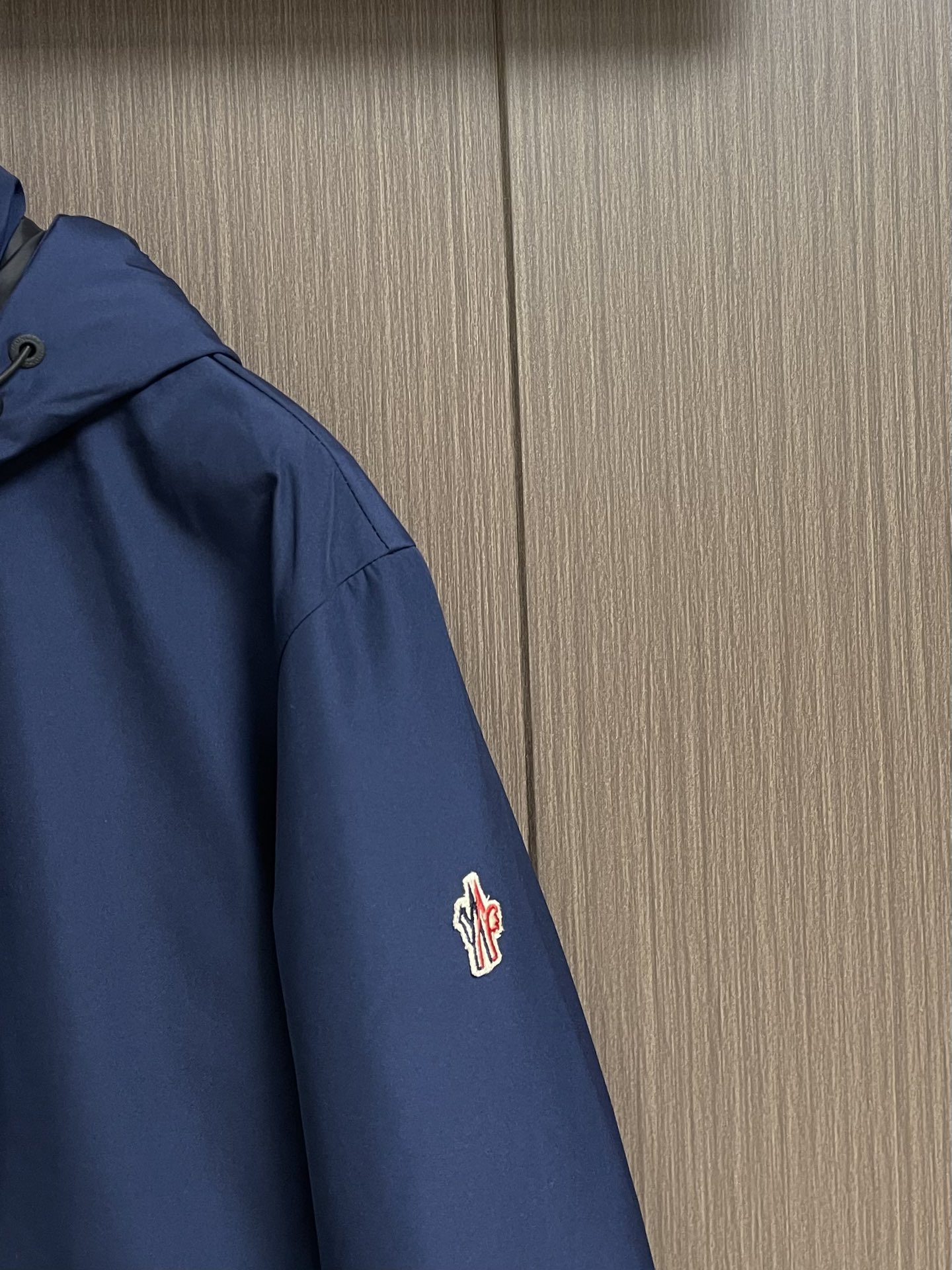 moncler grenble压胶滑雪羽绒服 彰显造型气质的不朽传奇．极致款的休闲户外型羽绒服，寒风凛冽