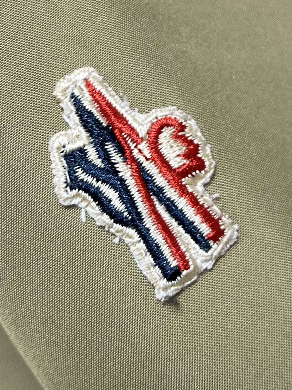 moncler grenble压胶滑雪羽绒服 彰显造型气质的不朽传奇．极致款的休闲户外型羽绒服，寒风凛冽