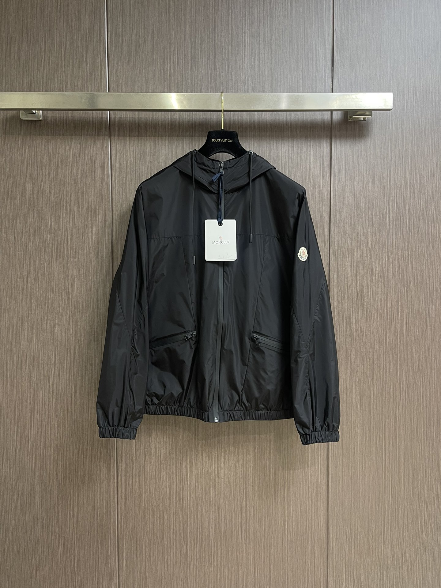 NO:118478,Moncler 2025ss early spring new men's hooded sunscreen jacket jacket, high-end version, customized fabric, breathable and comfortable, impeccable details, excellent brand style. Size 48-56,,christian louboutin,jackets & coats,jackets & coats,hats,alexander wang19860909Moncler 2025ss早春新款男士连帽防晒夹克外套,高端版本 定制面料 透气舒适度高,细节无可挑剔,品牌版型超赞.尺码48-56,,christian louboutin,jackets & coats,jackets & coats,hats,alexander wang,Men's clothing