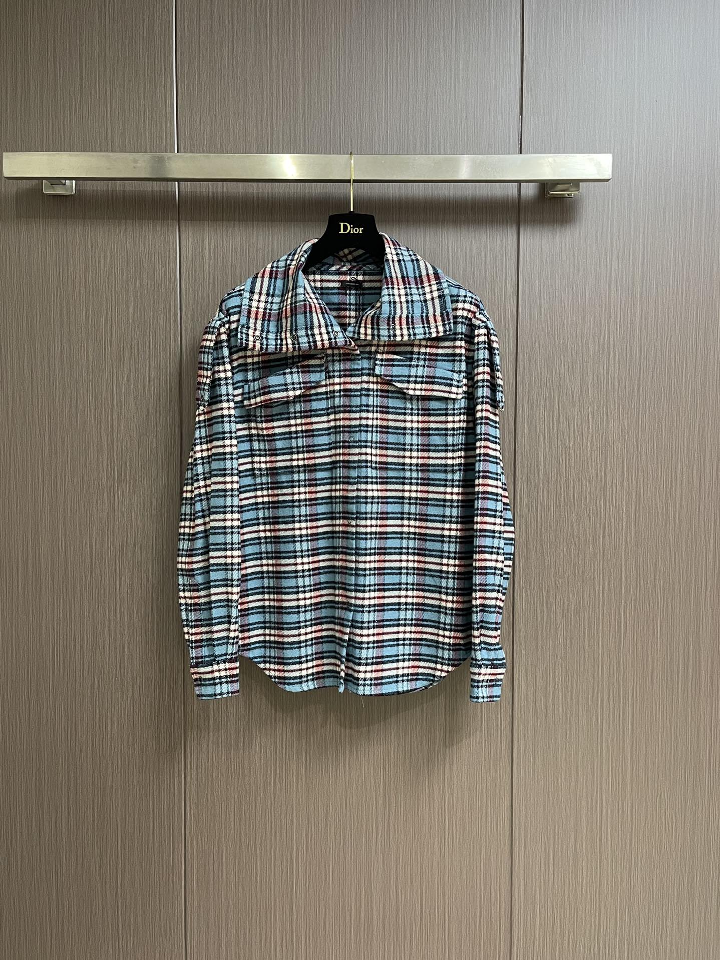 NO:120294,R13 2025 ss Spring and Summer new cotton plaid symmetrical long-sleeved shirt, colorful plaid design, wide coat lacquer details, snap-button plaid opening and closing, slightly loose fit, same style for men and women. Size 46-48-50-52,,shirts,alexander wang19860909R13 2025 ss春夏新款棉质格纹对称长袖衬衫,彩色格纹设计,宽大衣襟细节 按扣门襟开合,微宽松版型 男女同款.尺码46-48-50-52,,shirts,alexander wang,Men's clothing