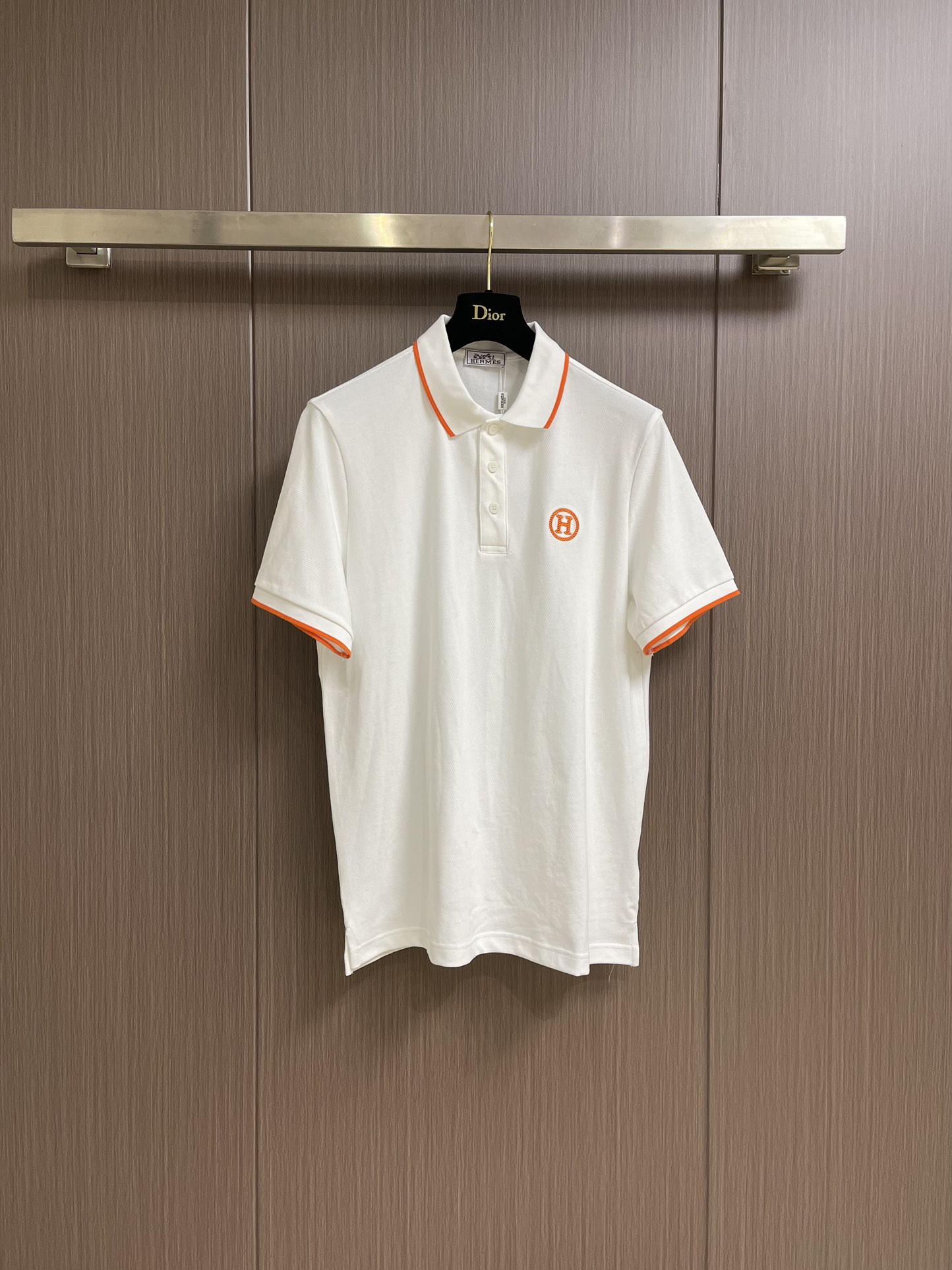 NO:120334,Hermes 2025SS summer new contrast collar knitted POLO shirt, 100% silky smooth 16-needle knitted short sleeves, super soft and delicate, high-end upper body, low-key and luxurious. Size S-XL, hermes, hermes, T-shirt, alexander wang19860909Hermes 爱马仕 2025SS夏季新款撞色领针织POLO衫,百分之百天丝爽滑16针针织短袖 手感超柔软细腻 上身高端 低调奢华.尺码S-XL,,hermes,hermes,T-shirt,alexander wang,Men's clothing