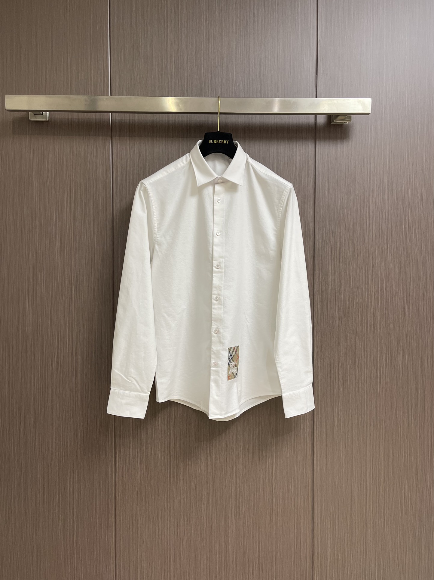 NO:121617,Burberry 2025SS early spring new men's shirt jacket is made of customized classic fabrics, which is extremely skin-friendly and comfortable, breathable and sweat-absorbing, delicate and textured, all details are perfectly crafted, three-dimensional cut, crisp style, and excellent upper body effect!  A must-have item for men!  A handsome versatile jacket. Size S-XXL S S S S width 46 bust 102 Clothes length 76 Sleeve length 64 M Sleeve width 47 bust 106 Clothes length 77 Sleeve length 65 L Sleeve width 48 Bust 110 Clothes length 78 Sleeve length 66 XL Sleeve width 49 bust 114 Clothes length 79 Sleeve length 67 XXL Sleeve width 50 bust 118 Clothes length 80 Sleeve length 68, burberry, jackets & coats,shirts,alexander wang19860909Burberry 2025SS早春新款男士衬衫外套 选用定制经典面料,极为亲肤舒适,透气吸汗,手感细腻有质感,所有细节做工完美,立体裁剪,版型挺括,上身效果超赞！男士必备单品！一款帅气的百搭外套.尺码S-XXL S码肩宽46胸围102 衣长76 袖长64 M码肩宽47胸围106 衣长77 袖长65 L码肩宽48 胸围110 衣长78 袖长66 XL码肩宽49胸围114 衣长79 袖长67 XXL码肩宽50 胸围118 衣长80 袖长68,,burberry,jackets & coats,shirts,alexander wang,Men's clothing