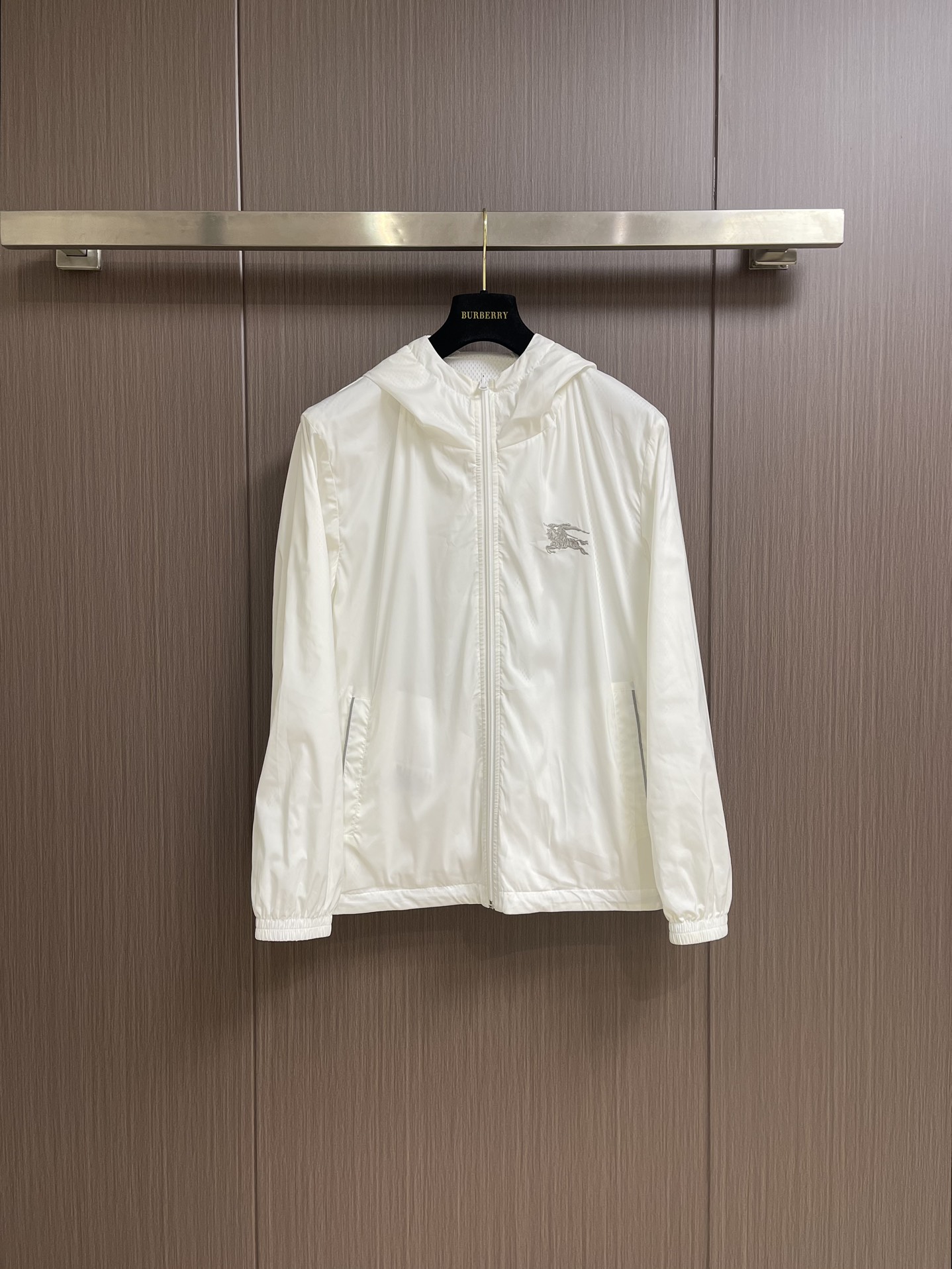 Burberry 2025s Double-Sided Hooded Zipper Jacket: Lightweight, Stylish, and Versatile! - 图片 5