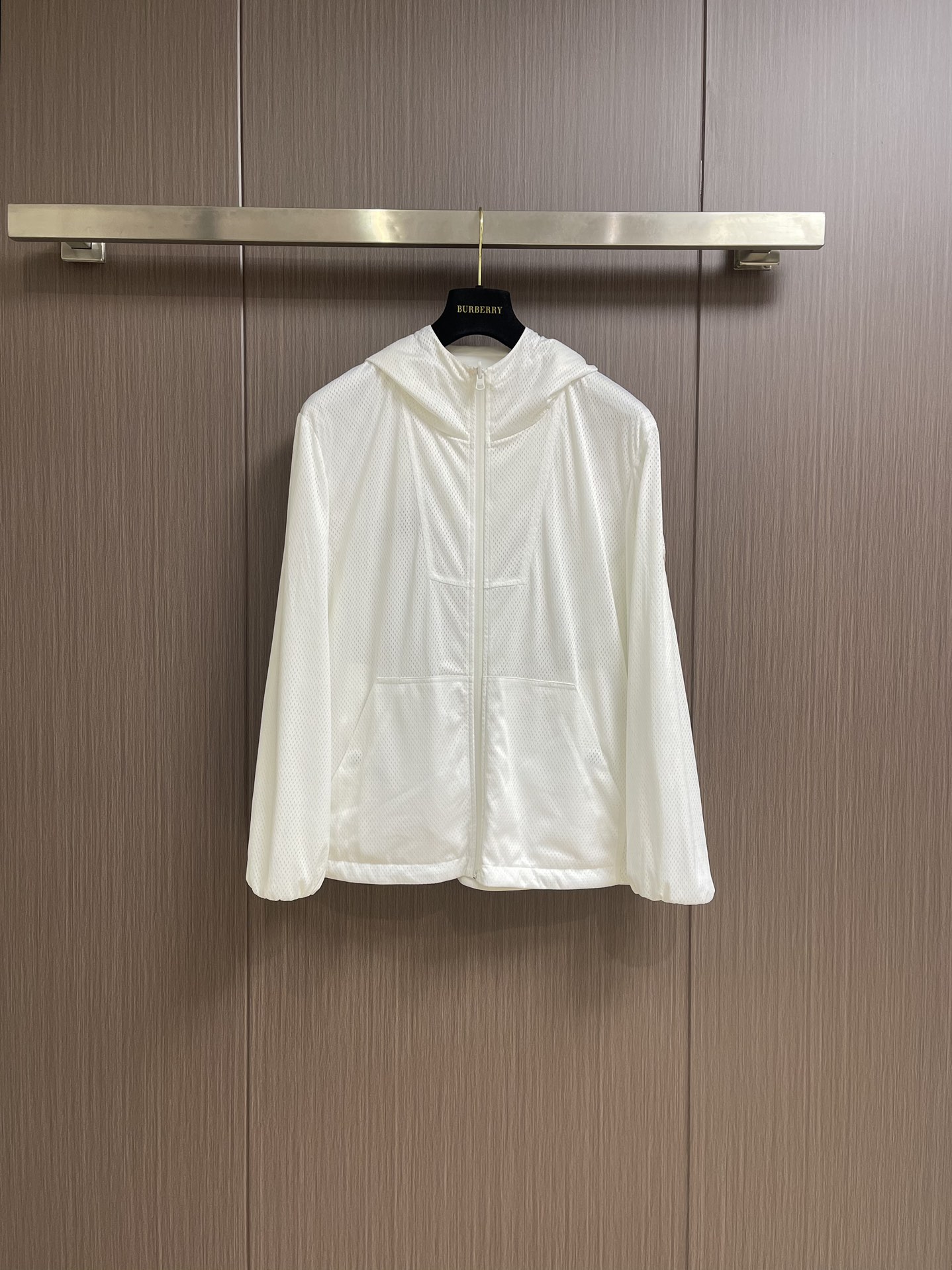 Burberry 2025s Double-Sided Hooded Zipper Jacket: Lightweight, Stylish, and Versatile!