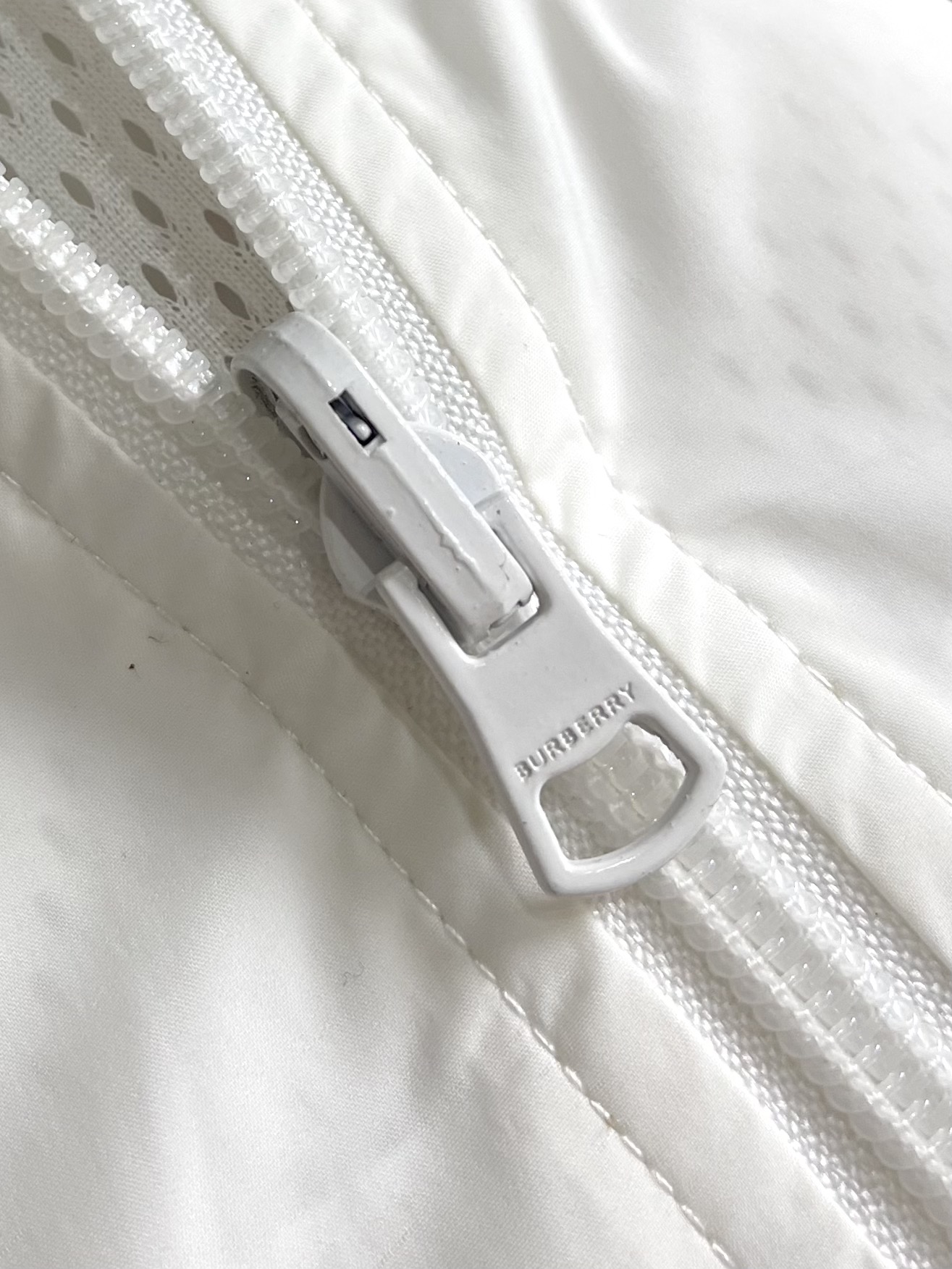 Burberry 2025s Double-Sided Hooded Zipper Jacket: Lightweight, Stylish, and Versatile! - 图片 9