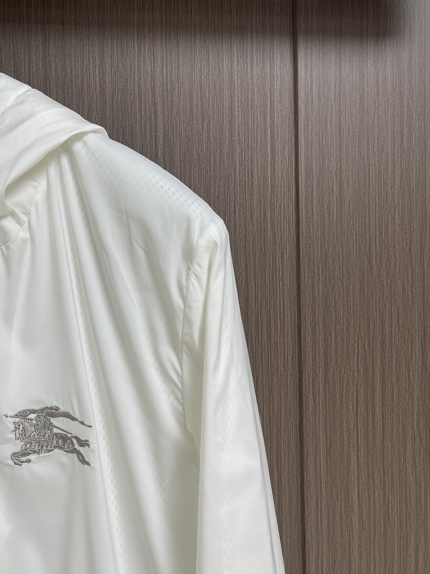 Burberry 2025s Double-Sided Hooded Zipper Jacket: Lightweight, Stylish, and Versatile! - 图片 4