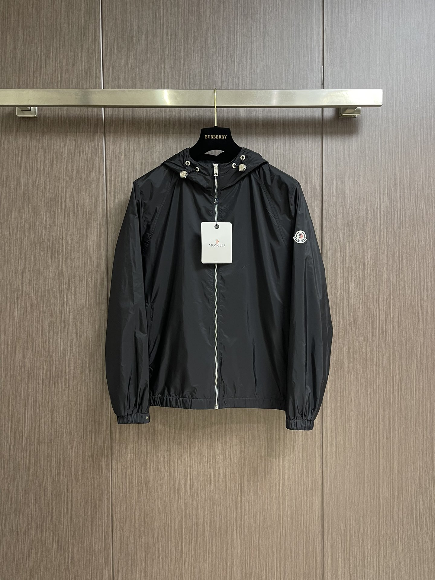 NO:126608,Moncler 2025ss early spring new men's hooded jacket jacket, high-end version, customized fabric, breathable and comfortable, impeccable details, excellent brand style. Size M-3XL M size shoulder width 44.5cm bust 114cm long 68cm L size shoulder width 46cm bust 118cm long 70cm xL size shoulder width 47.5cm bust 122cm long 72cm xXL size shoulder width 49cm bust 126cm long 74cm xXXL size shoulder width 50.5cm bust 130cm long 76cm, christian louboutin, jackets & coats, jackets & coats,hats,alexander wang19860909Moncler 2025ss早春新款男士连帽夹克外套,高端版本 定制面料 透气舒适度高,细节无可挑剔,品牌版型超赞.尺码M-3XL M码肩宽44.5cm 胸围114cm衣长68cm L码肩宽46cm 胸围118cm衣长70cm XL码肩宽47.5cm 胸围122cm衣长72cm XXL码肩宽49cm 胸围126cm衣长74cm XXXL码肩宽50.5cm 胸围130cm衣长76cm,,christian louboutin,jackets & coats,jackets & coats,hats,alexander wang,Men's clothing