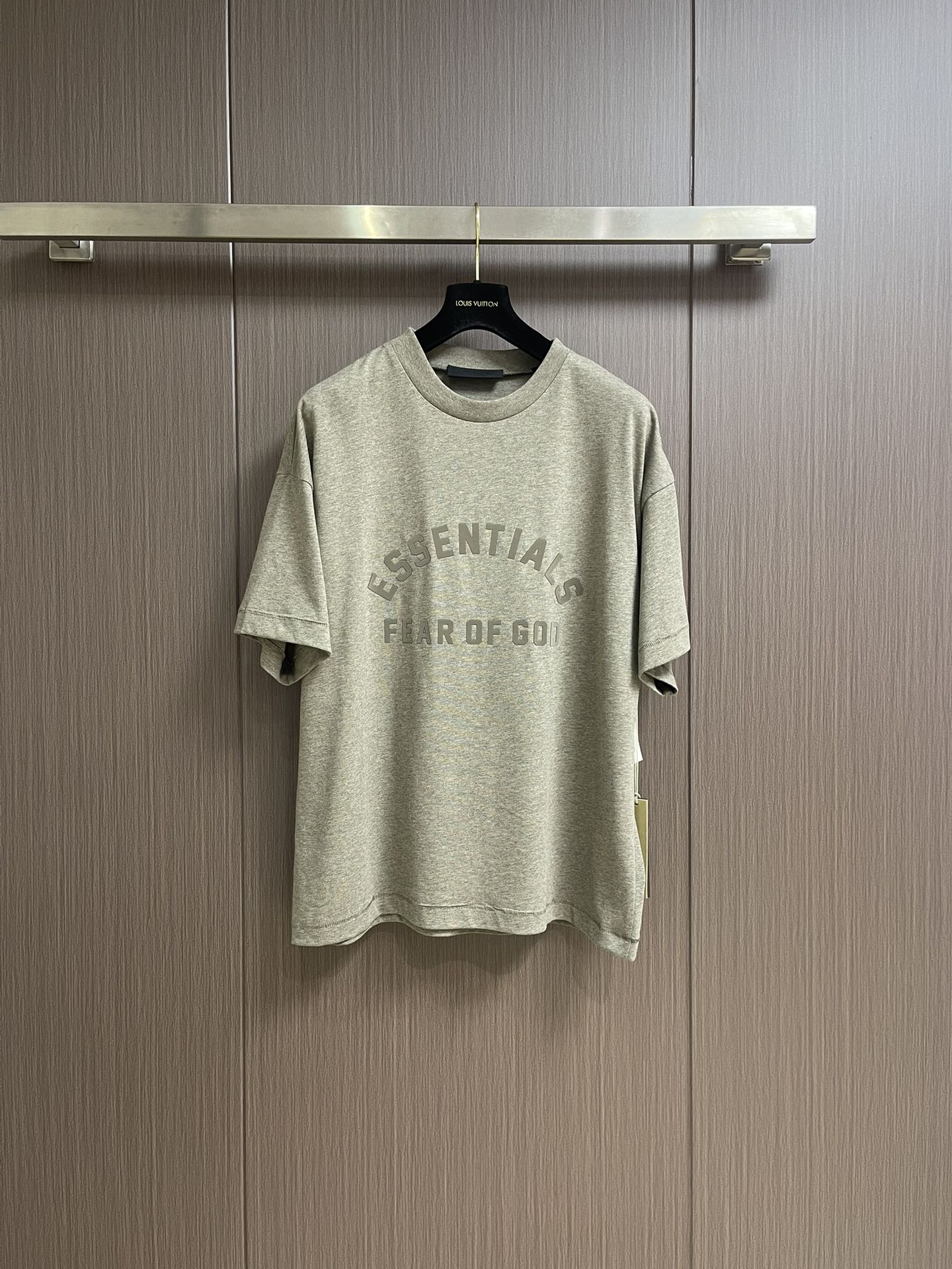 NO:126629,FOG double-wire ESSENTIALS 2025SS early spring new SPELMAN curved printed letter short-sleeved T-shirt, 40 double yarn fabric 250g pair of high-end 1*1 threads. Size S-XL, T-shirt,tees, t-shirt,alexander wang19860909FOG 复线 ESSENTIALS 2025SS早春新款 SPELMAN 弧形印花字母短袖 T恤,40支双纱面料250g对版做高档1*1螺纹.尺码S-XL,,T-shirt,tees，t-shirt,alexander wang,Men's clothing