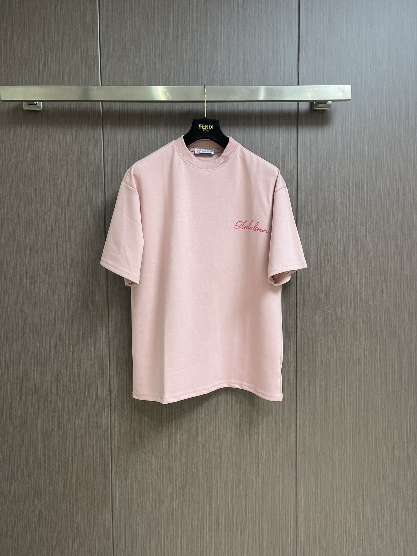 NO:127823,lululemon new round neck T-shirt!  320g high gram weight 32 double yarn pure cotton fabric, wide version, and foam printing pattern with a full sense of design, the same style as men and women, versatile and easy to wear!  Size M-XXL, tees, t-shirt, alexander wang19860909lululemon 新款圆领t恤！320克高克重32双纱纯棉面料,版型阔版,图案都做了发泡印花图案设计感十足,男女同款 百搭又好穿！尺码M-XXL,,tees，t-shirt,alexander wang,Men's clothing