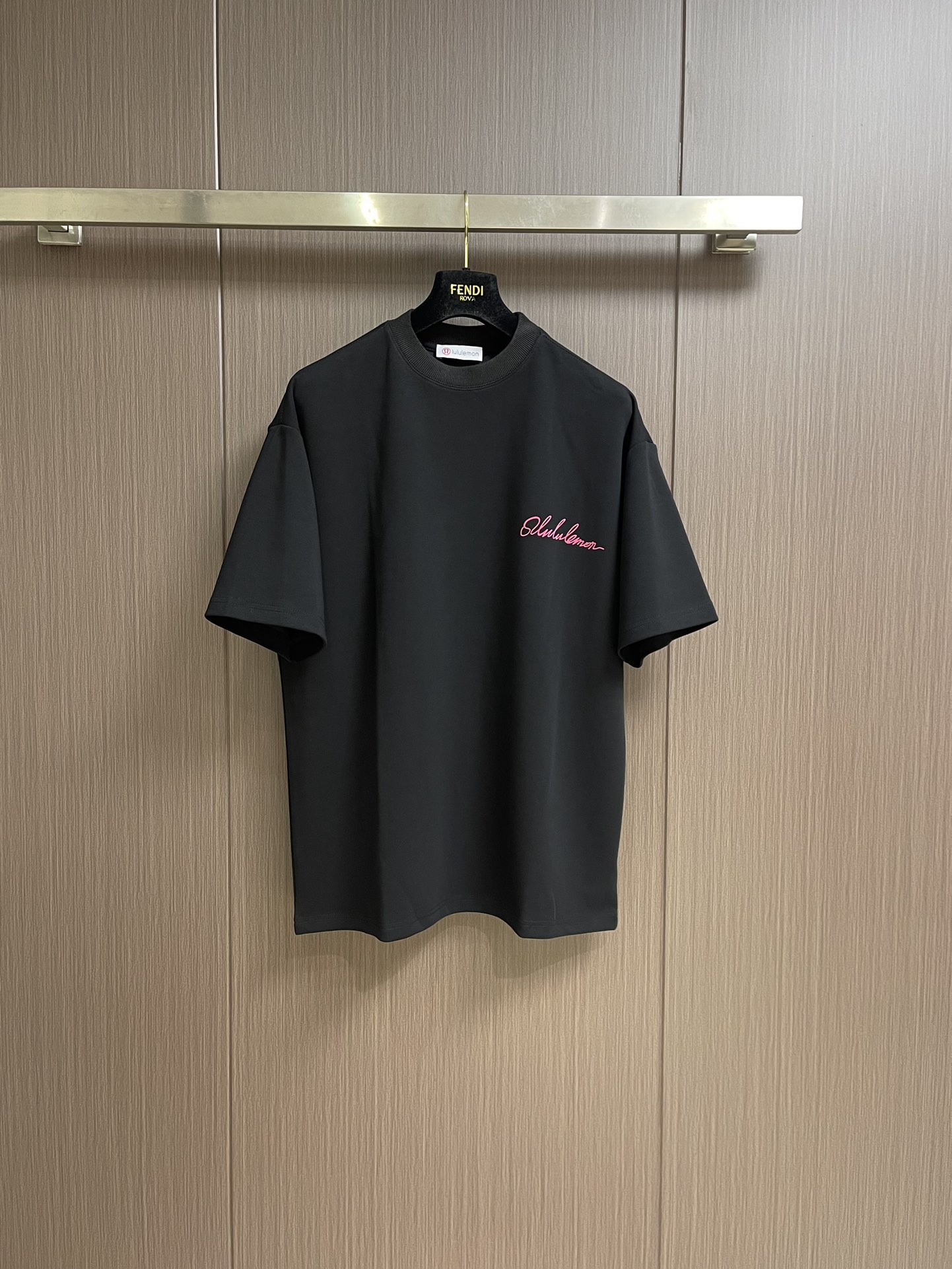 NO:127827,lululemon new round neck T-shirt!  320g high gram weight 32 double yarn pure cotton fabric, wide version, and foam printing pattern with a full sense of design, the same style as men and women, versatile and easy to wear!  Size M-XXL, tees, t-shirt, alexander wang19860909lululemon 新款圆领t恤！320克高克重32双纱纯棉面料,版型阔版,图案都做了发泡印花图案设计感十足,男女同款 百搭又好穿！尺码M-XXL,,tees，t-shirt,alexander wang,Men's clothing