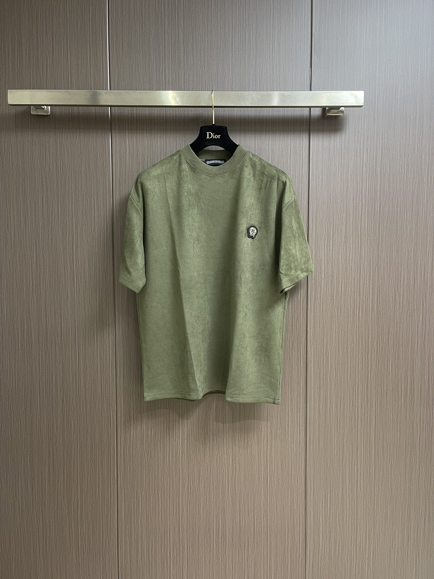 NO:127810,CH Croxin 2025SS early spring new hardware leather logo shirt 280g heavy pure cotton fabric versatile couple model Hardware seal high-end feeling is a very worthy item to plant. Size M-XXL, chrome hearts, tees, t-shirt, alexander wang19860909CH 克罗心 2025SS早春新款五金皮标logot恤 280克重磅纯棉面料 百搭情侣款 五金仔章高级感拉满 非常值得种草的一款单品 尺码M-XXL,,chrome hearts,tees，t-shirt,alexander wang,Men's clothing