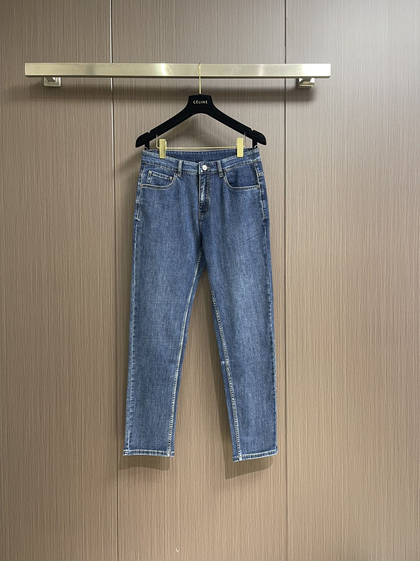 NO:127797,hazzys 2025SS early spring new jeans imported from original wash elastic danning fabric comfortable and elastic elastic fit style original hardware accessories, complete wash main mark, customized leather mark at waist, inner edge, flat wiring. Size 29-38 No 35 37,,jeans,alexander wang19860909hazzys 2025SS早春新品牛仔裤 进口原版水洗弹力丹宁面料 舒适有弹性 弹力修身版型 原版五金辅料 主标水洗齐全 腰部定制皮标 内里包边 走线平整.尺码29-38 无35 37,,jeans,alexander wang,Men's clothing