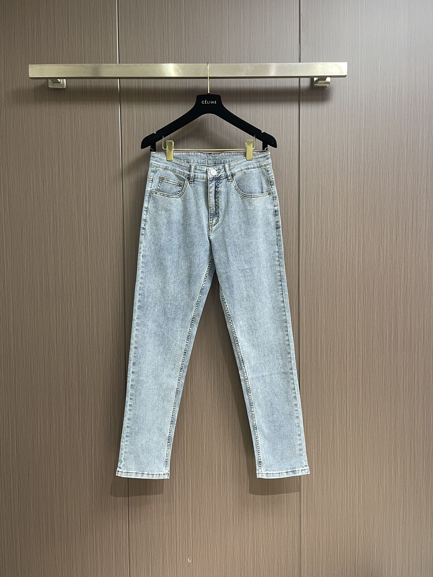 NO:127809,Prada 2025SS Early Spring Back Bag Brand Logo Jeans Original Customized Replica Customer-supplied Hardware Auxiliary Materials Original Quality Imported Denim Fabric Heavy Industry Washing, Fine Workmanship Line, Excellent Body Body!  Preferred items. Size 29-38 None 35 37,,prada,jeans,alexander wang19860909Prada 2025SS早春 后袋品牌标识牛仔裤 原版定制复刻 客供五金辅料 原单品质 进口牛仔面料重工洗水 做工走线精细 上身绝佳！优选单品.尺码29-38 无35 37,,prada,jeans,alexander wang,Men's clothing