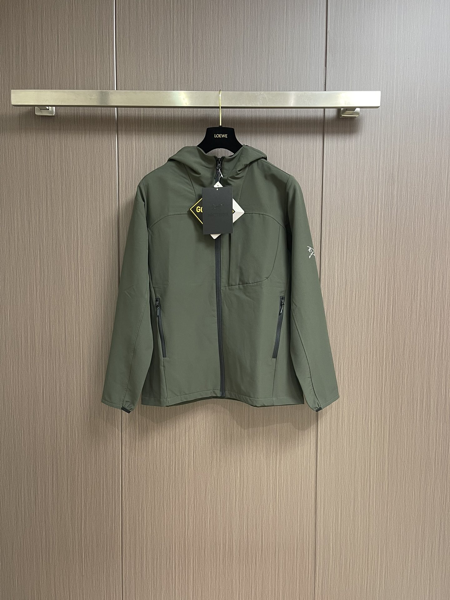 NO:131602,Arcteryx SS early spring new jacket jacket, fashionable and handsome, simple and versatile, exquisite sleeves and arms pattern logo, customized original fabric, not only crisp, maintains a fashionable silhouette, and is comfortable to wear. Size M-3XL, arc'teryx, jackets & coats, jackets & coats, alexander wang19860909Arcteryx 始祖鸟 SS早春新款夹克外套,时尚帅气,简约百搭款,袖臂精致图案logo,定制原版面料,不仅挺括,保持潮流的廓形,穿着舒适.尺码M-3XL,arc'teryx,jackets & coats,jackets & coats,alexander wang,Men's clothing