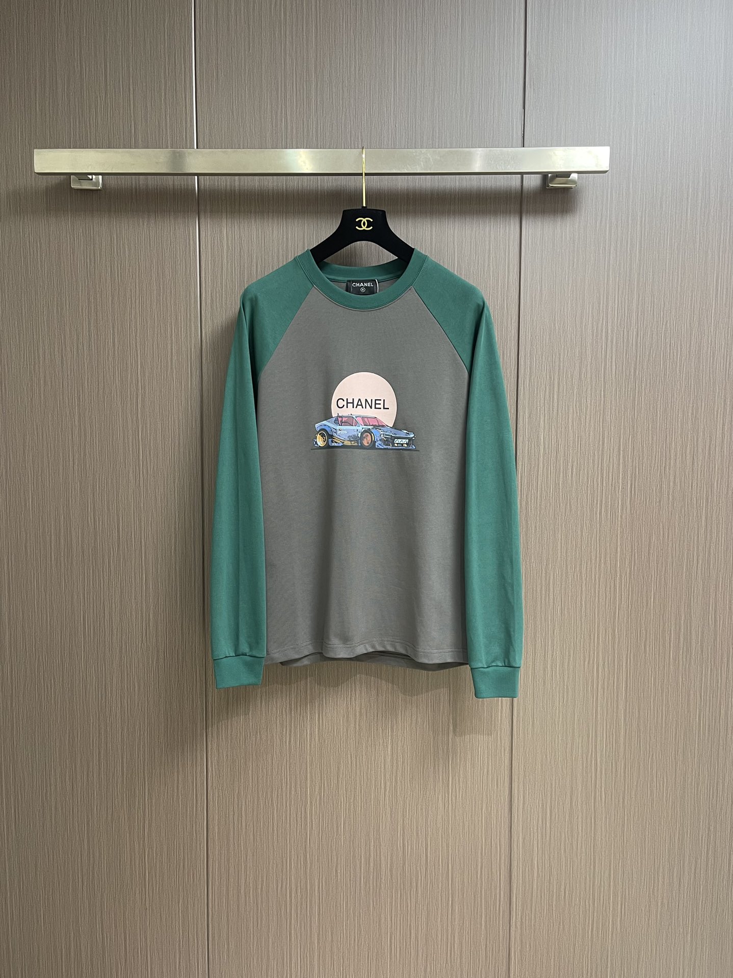 NO:131619,Chanel 2025ss early spring new printed letter logo long-sleeved T-shirt, cut design is today's trend, a new era of street style.  Customer-supplied knitted cotton fabric.  The overall neatness shows perfect effect, and the process-based washing makes the cotton material more fit and thick, smooth and drooping.  The letter printed logo of the sports car on the chest is more fashionable, the overall is flat and beautiful, clear, smooth and natural. Size S-XL, chanel, tees, t-shirt, alexander wang19860909chanel 2025ss早春新款印花字母标识长袖t恤,裁剪设计为当今的潮流趋势,街头风格的新纪元．客供针织棉面料．整体工整度呈现完美效艺,工艺化水洗让棉料更为贴合厚实,柔滑垂坠．胸前跑车字母印花标识更为突出时尚感,整体平整美观,清晰流畅自然.尺码S-XL,,chanel,tees，t-shirt,alexander wang,Men's clothing