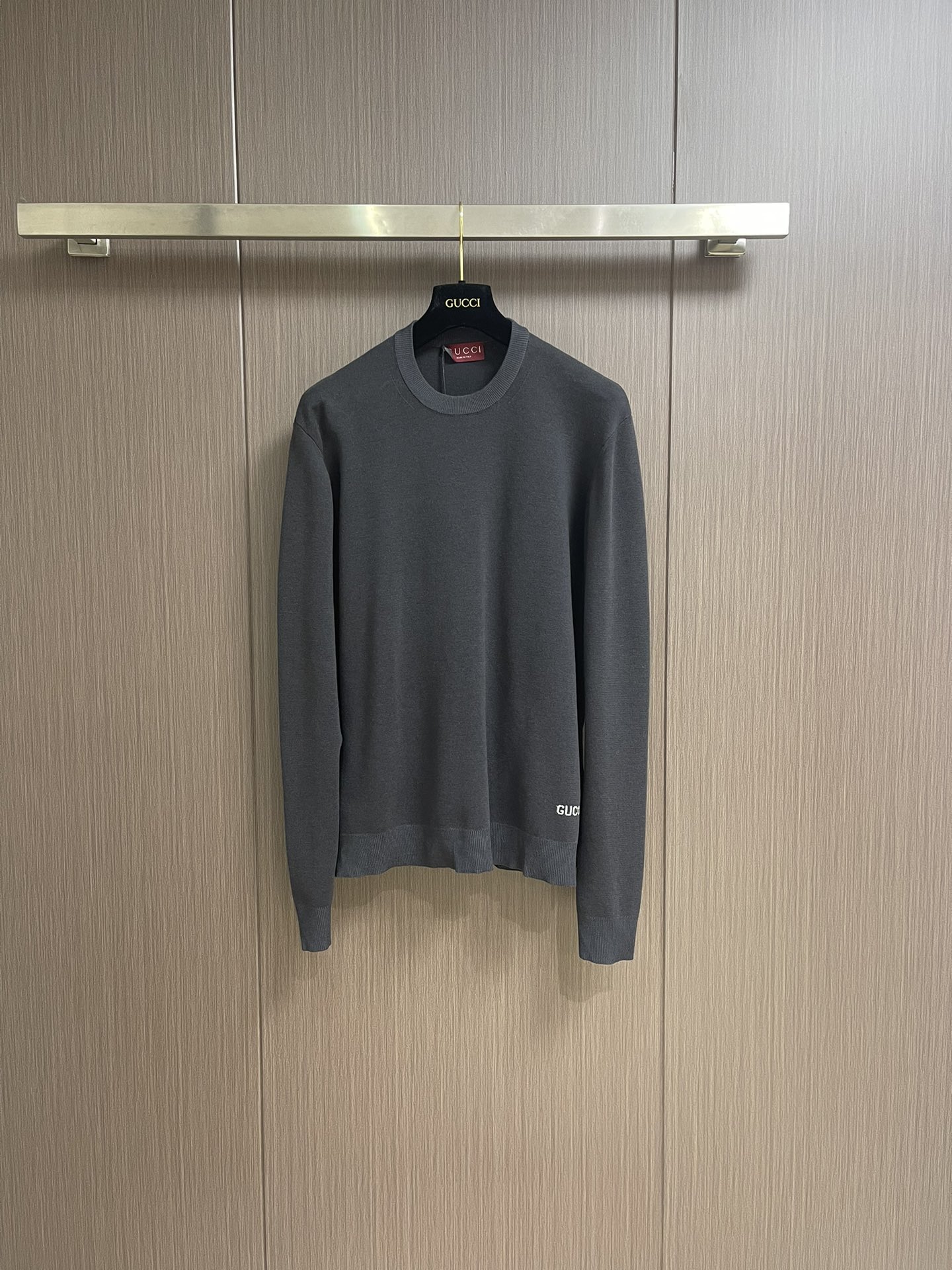 NO:131624,GUCCI 2025 ss Spring and Summer New Comfortable Knitted Long Sleeve Sweater, Simple Design Style, Hem Letter Brand Logo Pattern, Inlay Jacquard Technology, Ribbed Collar Cuffs and Hem, Same Style for Men and Women, Not Picking to People Wear. Size S-XL, Gucci, Sweaters, Alexander Wang19860909GUCCI 2025 ss春夏新款舒适针织长袖毛衣,简单设计款式,下摆字母品牌logo图案,嵌花提花工艺,罗纹衣领袖口和下摆,男女同款 不挑人穿.尺码S-XL,,gucci,sweaters,alexander wang,Men's clothing