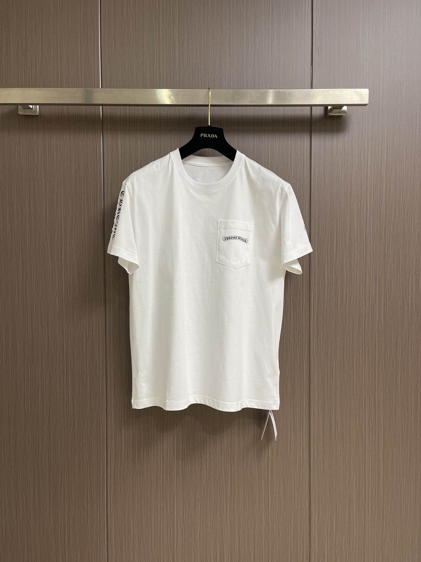 NO:134336,CH Croxin Shadow Cross Short Sleeve T-shirt behind. It uses customized 205g 26s distilled cotton fabric, and the upper body feels comfortable. The fixed weaving and dyeing is consistent with the color. The logo is made of imported silk screen glue printing technology, full of three-dimensionality and perfect details. The complete set of auxiliary materials is independently developed, and every small detail is perfectly presented. Size S-M-L, chrome hearts, T-shirt, tees, t-shirt, alexander wang19860909CH 克罗心 背后暗影十字架短袖t恤.采用定制205g 26s精馏棉面料 上身肤感舒适.定织定染,颜色一致.标识logo采用进口丝网胶浆印花工艺打造,立体感十足 细节完美.全套辅料独立开发,每一个小细节都完美呈现.尺码S-M-L,,chrome hearts,T-shirt,tees，t-shirt,alexander wang,Men's clothing