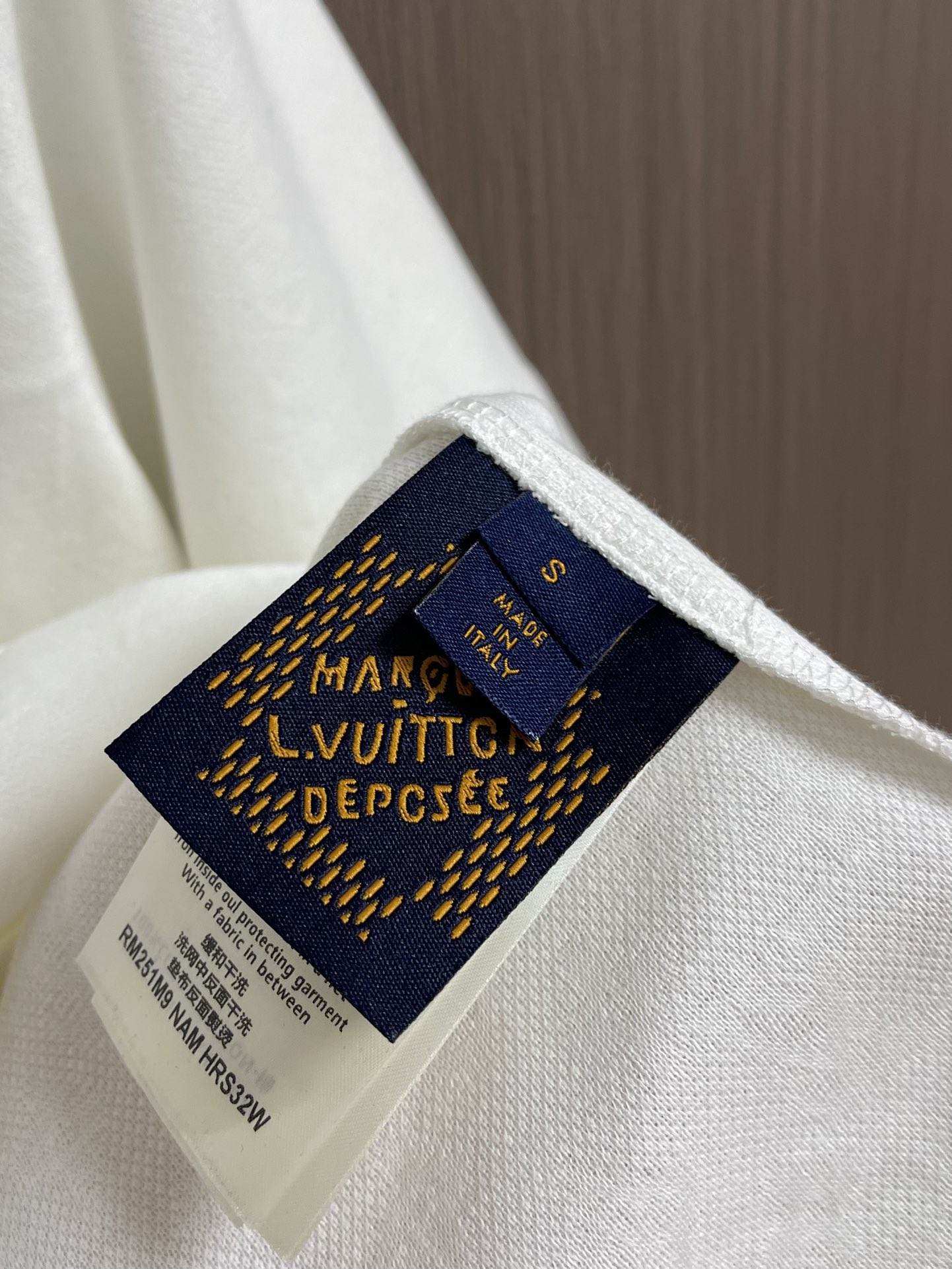 LV Dark-Stamped Logo Short-Sleeve T-Shirt Suit in Custom Cotton Fabric - 图片 9