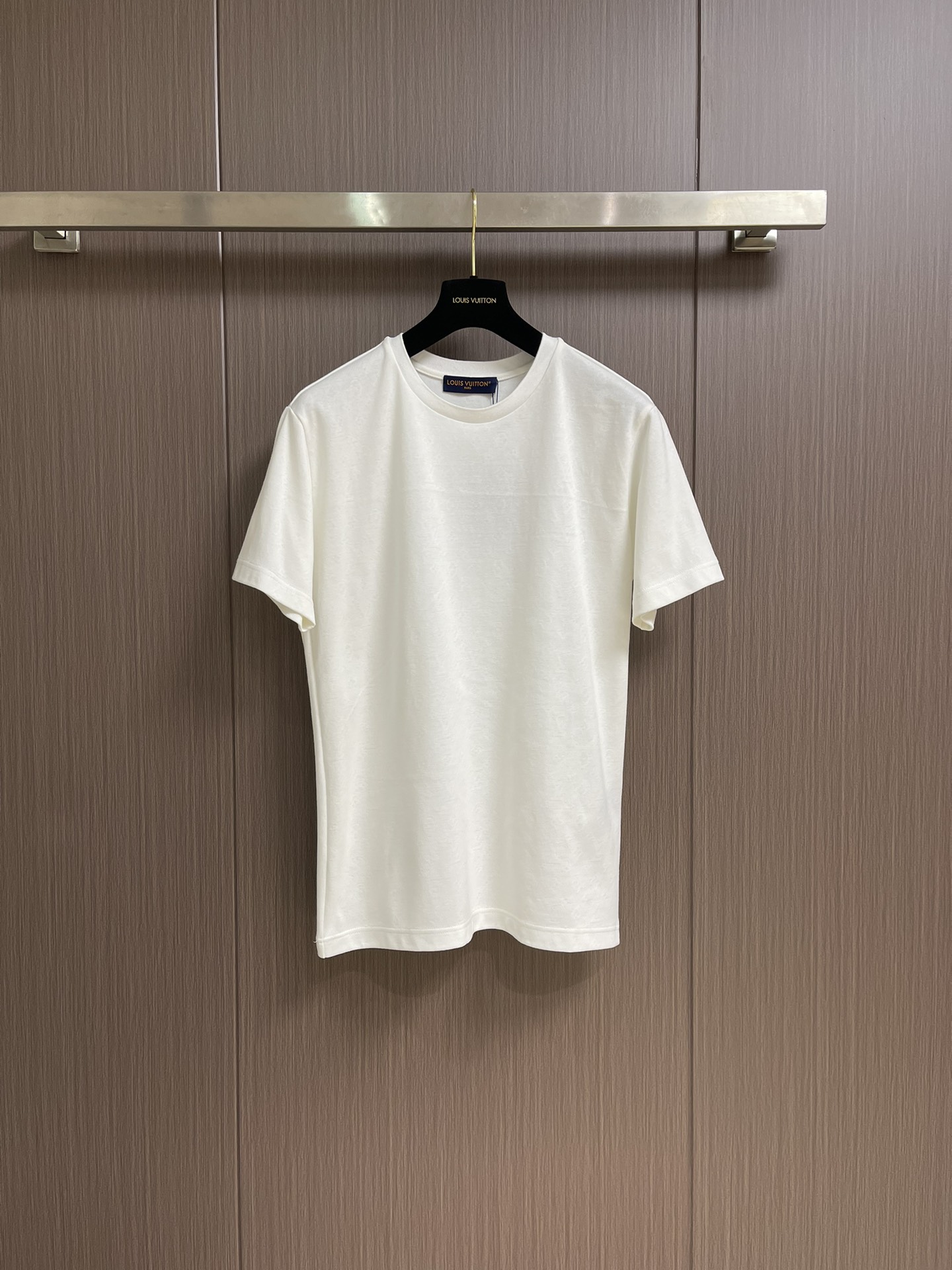 LV Dark-Stamped Logo Short-Sleeve T-Shirt Suit in Custom Cotton Fabric - 图片 2