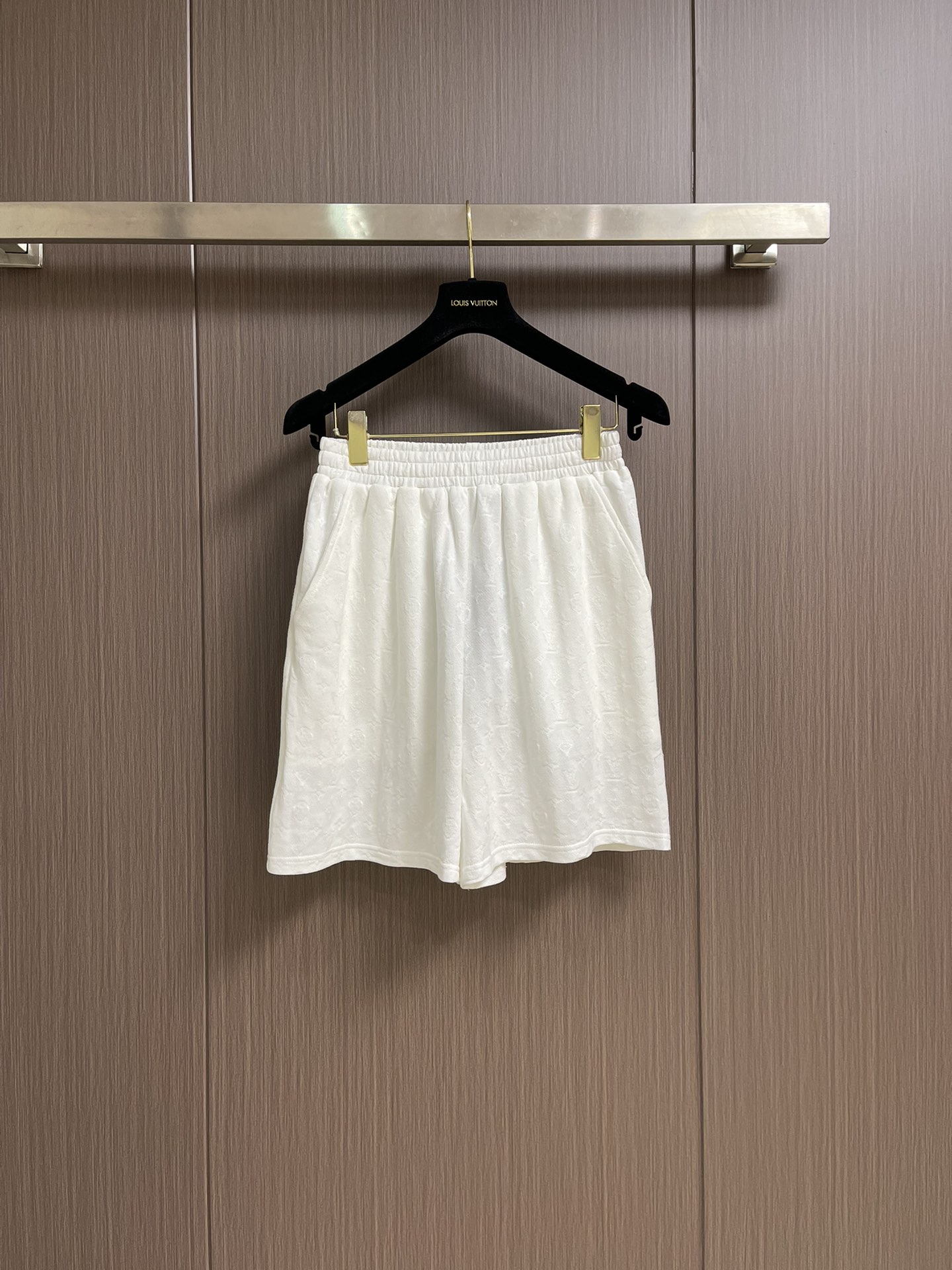 LV Dark-Stamped Logo Short-Sleeve T-Shirt Suit in Custom Cotton Fabric - 图片 7