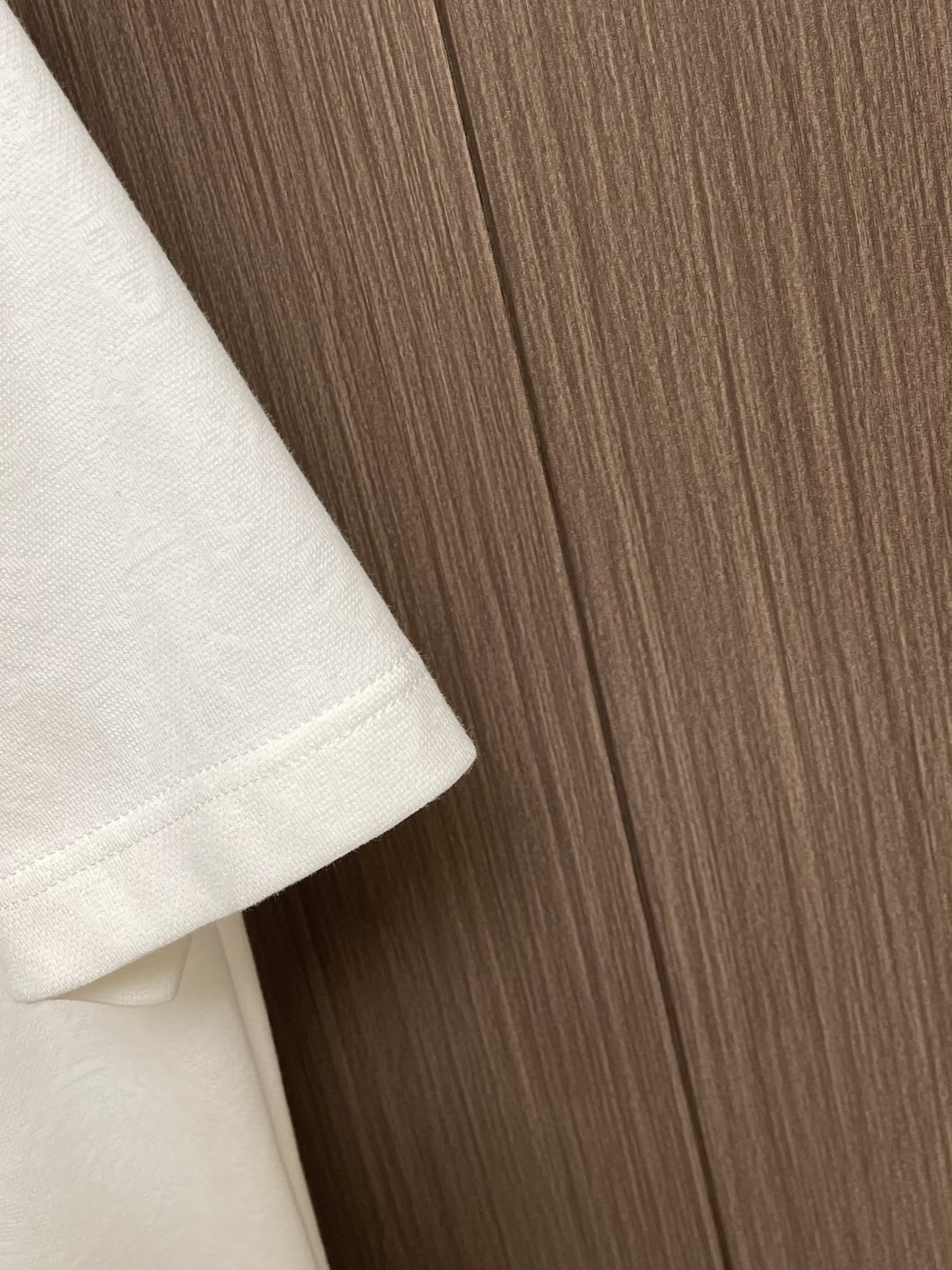 LV Dark-Stamped Logo Short-Sleeve T-Shirt Suit in Custom Cotton Fabric - 图片 5