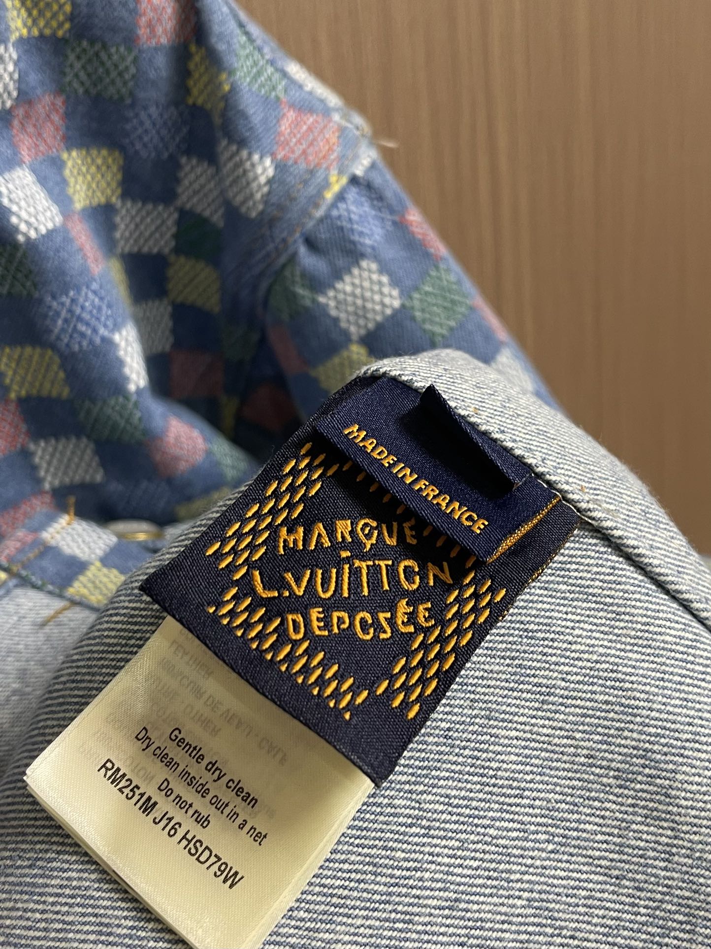 LV 2025s New Colored Chesser Short-Sleeved Shorts with Youthful Design - 图片 9