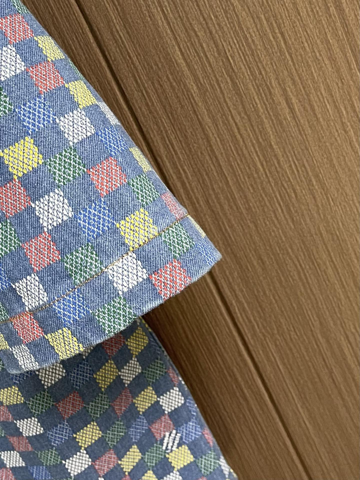 LV 2025s New Colored Chesser Short-Sleeved Shorts with Youthful Design - 图片 7