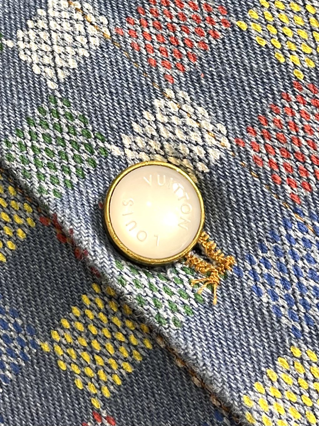 LV 2025s New Colored Chesser Short-Sleeved Shorts with Youthful Design - 图片 5