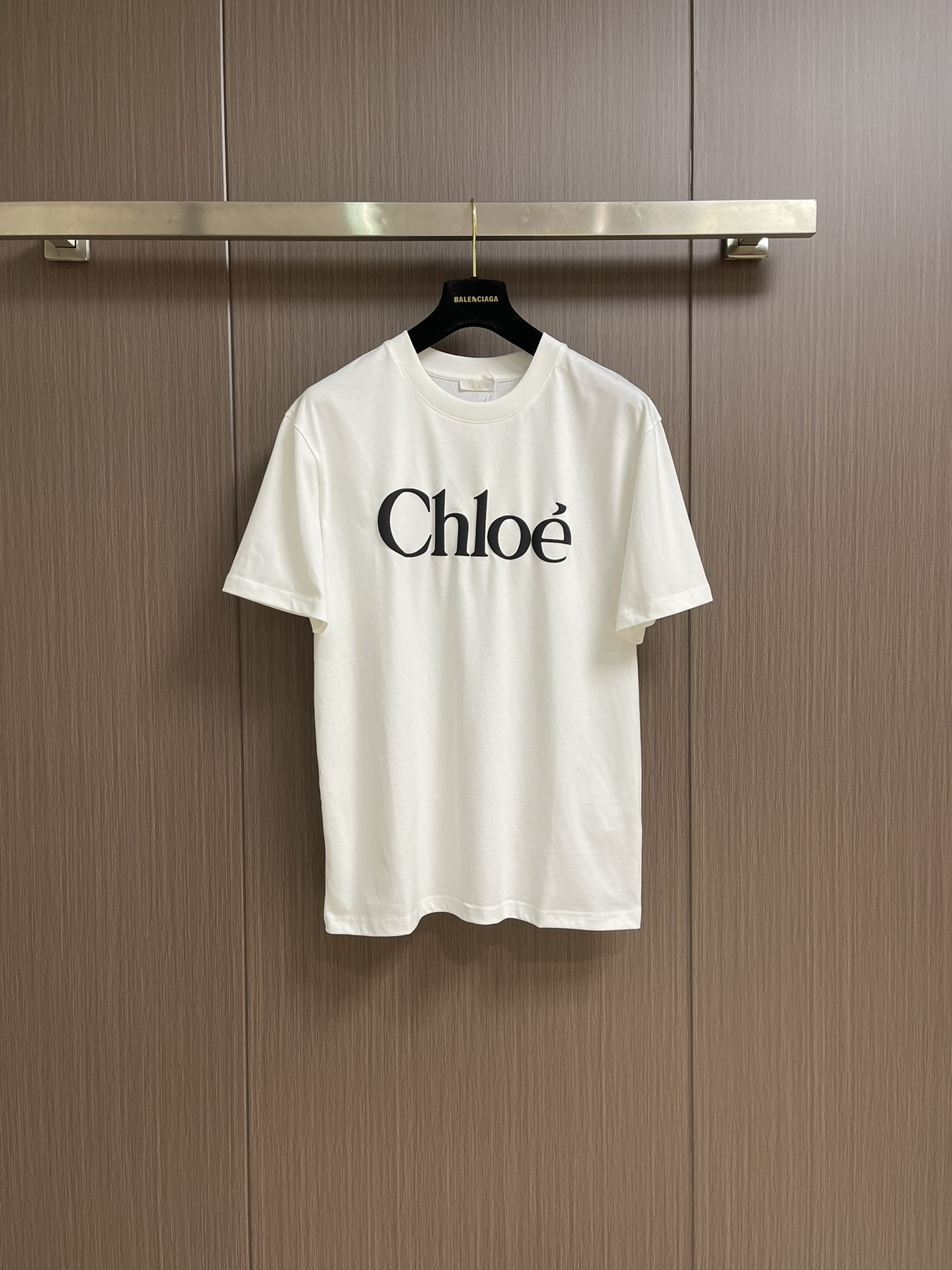 NO:137558,chloe ss spring and summer new letter logo decorative slim T-shirt. Pure cotton fabric is comfortable to wear. Slim fit style makes the upper body look slim. It looks great whether it is inside or outside. Universal and versatile items. Printing craft letters are eye-catching and beautiful. It is a limited summer model. Size M-3XL, chloe, loewe, tees, t-shirt, alexander wang19860909chloe ss春夏新品字母logo装饰修身t恤 纯棉面料穿着舒适 修身合体版型上身巨显瘦 不管是内搭或者外穿都很好看 万能百搭单品 印花工艺字母吸睛好看 属于夏日限定款.尺码M-3XL,,chloe,loewe,tees，t-shirt,alexander wang,Men's clothing