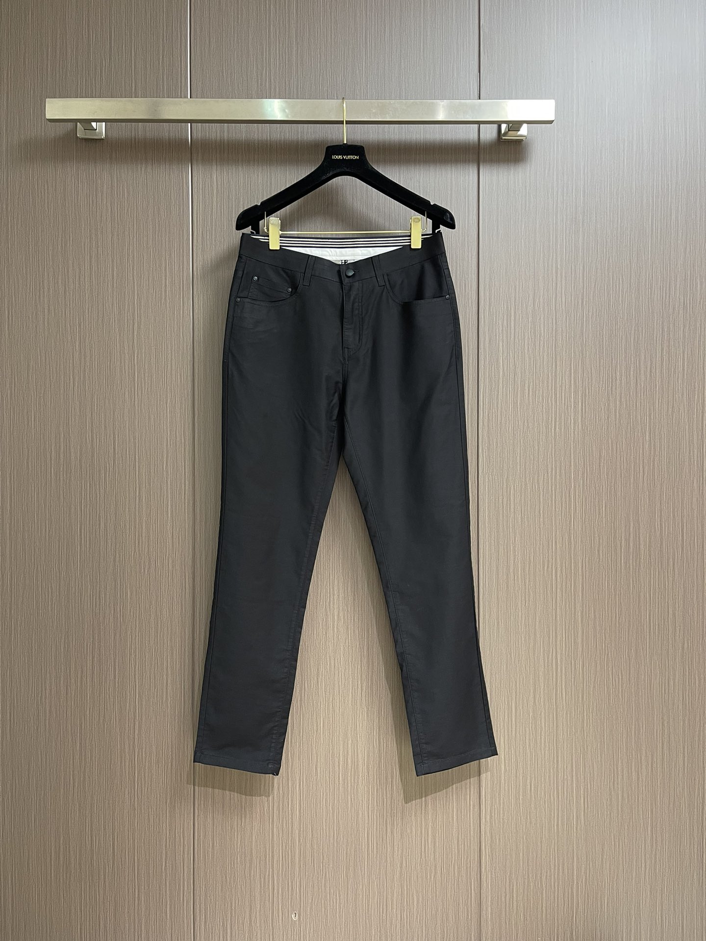 NO:139912,BrunelloCucinelli BC Men's Tiansi Cotton Casual Black Pants 2025SS Early Spring New Style, Perfect Leather Wrap, Customized Original Hardware, Exquisite Leather Brands on the Back, Customer-supplied Imported Tiansi Modal Fabric, Wide Size, Versatile, Size 31-32-33-34-36-38,,brunello Cucinelli, Alexander Wang19860909BrunelloCucinelli BC 男士天丝棉休闲小黑裤 2025SS早春新款,内里完美包边,定制原版五金,背面精美皮牌,客供进口天丝莫代尔面料 版型挺阔 上身百搭.尺码31-32-33-34-36-38,,brunello cucinelli,alexander wang,Men's clothing