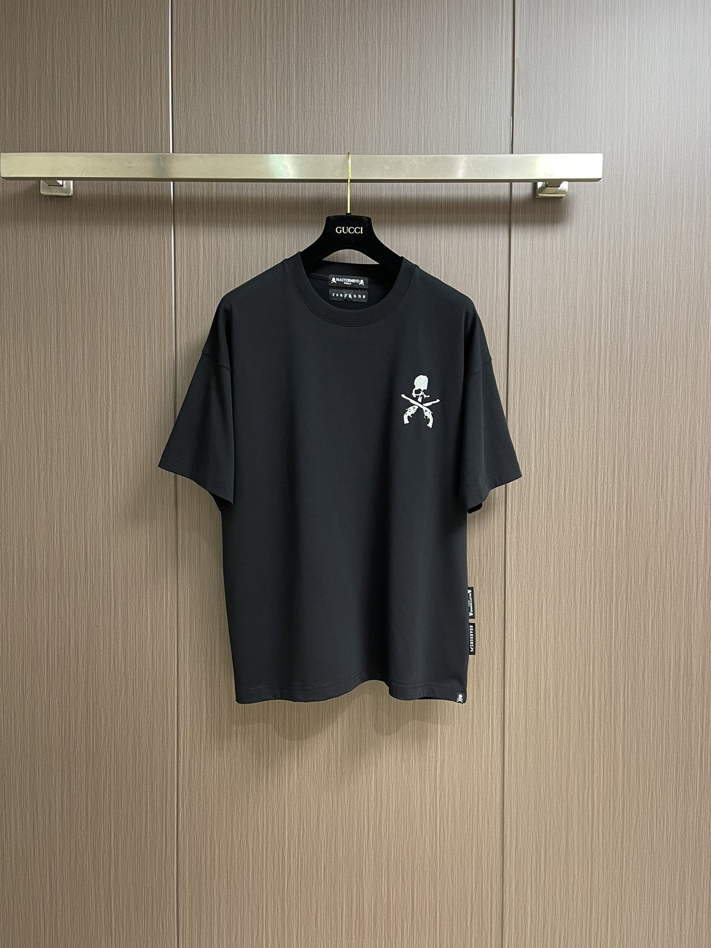 NO:139943,mmj front and rear three-dimensional offset logo round neck short-sleeved T-shirt. Very textured. Three-dimensional offset printing   special edge cutting!  ! 2025 spring and summer new style.master custom 240g fine cotton feel comfortable and delicate, special cutting and splicing structure complex and unique loose style. Size S-XL, T-shirt,tees, t-shirt,alexander wang19860909mmj 前后立体胶印logo圆领短袖T恤.非常有质感.立体胶印＋特殊包边裁剪！!2025春夏新款.master 定制240g精棉手感舒适细腻特殊裁剪拼接结构复杂独特 宽松版型.尺码S-XL,,T-shirt,tees，t-shirt,alexander wang,Men's clothing