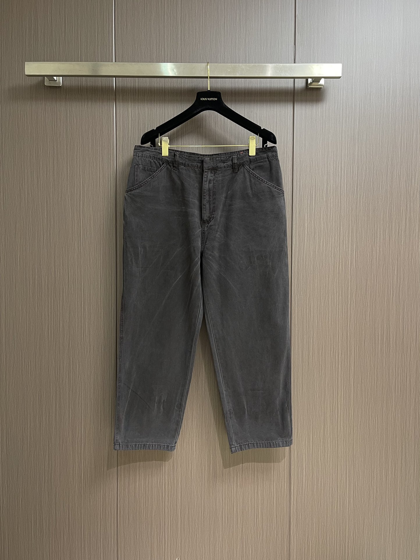 NO:139949,Prada back bag logo embroidered jeans, classic five-bag pants, customer-supplied tannin, thin material and soft texture, extremely slight stretch in horizontal direction, moderately washed, light denim blue, very clean and solid color!  Wear a face with a light-colored top. It can be matched with the same style to create a fashionable look, and can handle various occasions, customize auxiliary materials, complete three standards, the same style as men and women. Size S-XL, prada, jeans, alexander wang19860909prada 后袋标识刺绣牛仔裤,经典的五袋裤,客供的丹宁,料薄且质软,横向极微弹力,中度水洗,浅浅的牛仔蓝,非常干净纯色！跟浅色上衣配一脸.能与同款搭配营造时尚造型,驾驭各种场合,定制辅料,三标齐全,男女同款.尺码S-XL,,prada,jeans,alexander wang,Men's clothing