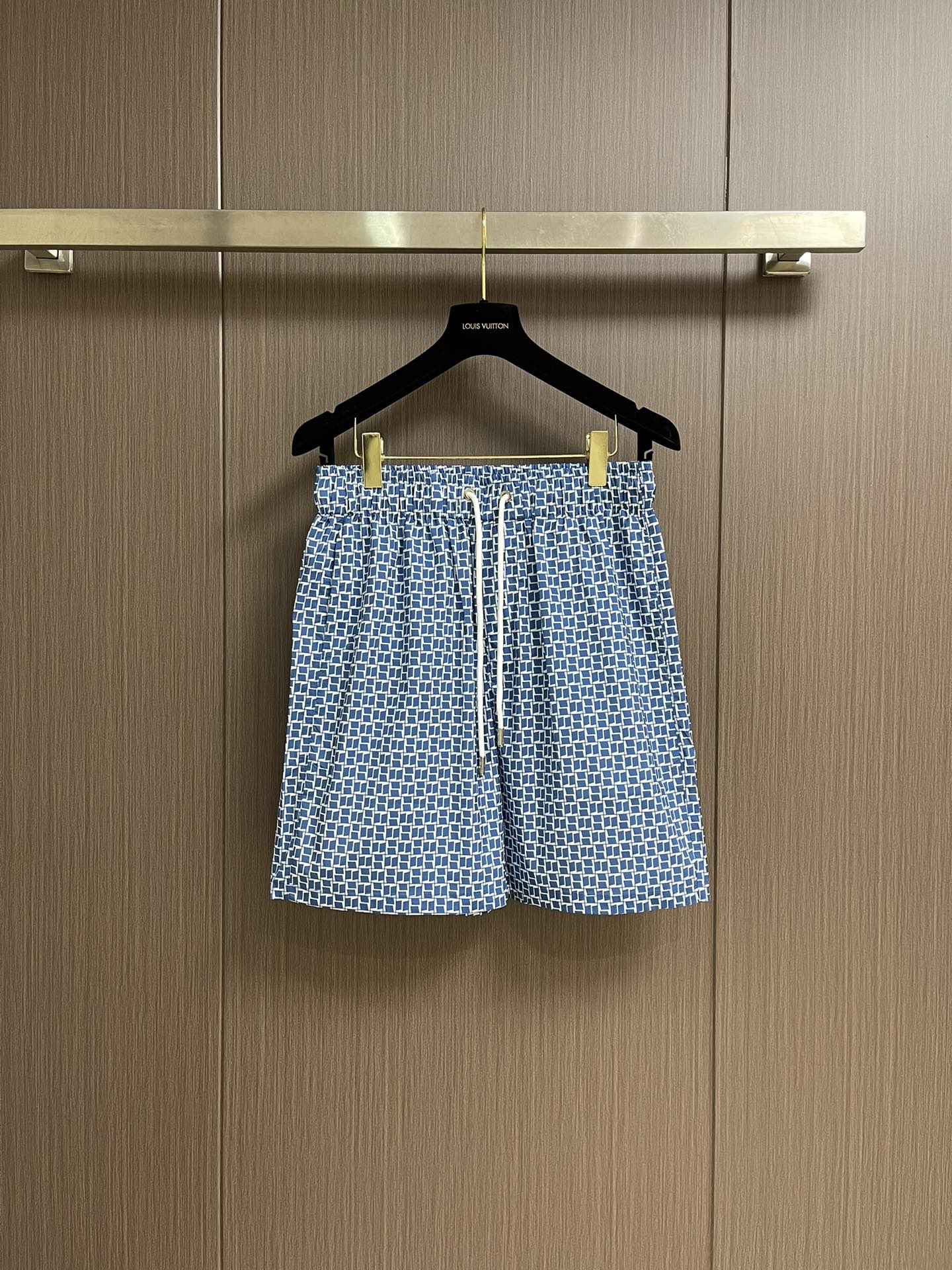 NO:141602,Hermes 2025ss Spring and Summer New Casual Shorts Beach Pants This model uses letter h-cycle graphics to present the design. The overall highlights are very highlighted. Elastic waist, outer drawstring, insert bags on both sides, hardware and accessories in full quality, fabric technology polyester fiber material, flat surface, dry and stylish upper body, full quality order product!  Size M-3XL, hermes, shorts, alexander wang19860909hermes 2025ss春夏新款休闲短裤沙滩裤 这款采用字母h循环图形来呈现设计 整体很显亮点 松紧腰 外抽绳 两侧插袋,五金辅料全品相,面料科技聚酯纤维料,表面平整,上身干爽有型,全品相订单品！尺码M-3XL,,hermes,shorts,alexander wang,Men's clothing