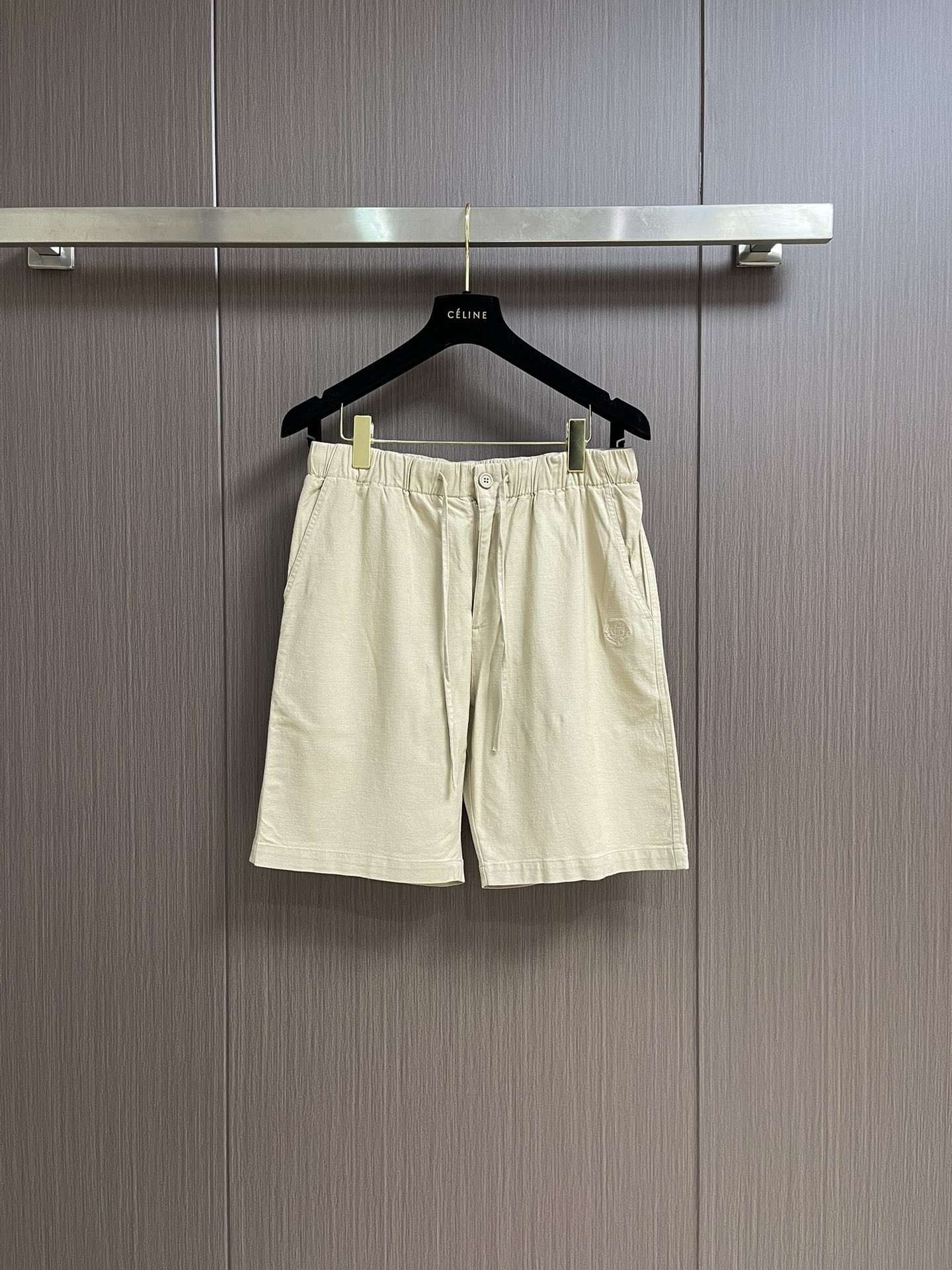 NO:141608,loro piano 2025SS early spring new casual shorts!  Customized cotton and linen fabrics are breathable and comfortable, with impeccable details, and the brand element design concept reflects high quality. They feel delicate and soft!  Present casual cut, with a great upper body style. Size M-3XL, loro piana, shorts, alexander wang19860909loro piana 2025SS早春新款休闲短裤！定制棉麻面料透气舒适度高,细节无可挑剔,品牌元素设计理念,体现高品质.手感细腻柔软！呈现休闲裁剪,上身版型超赞.尺码M-3XL,,loro piana,shorts,alexander wang,Men's clothing