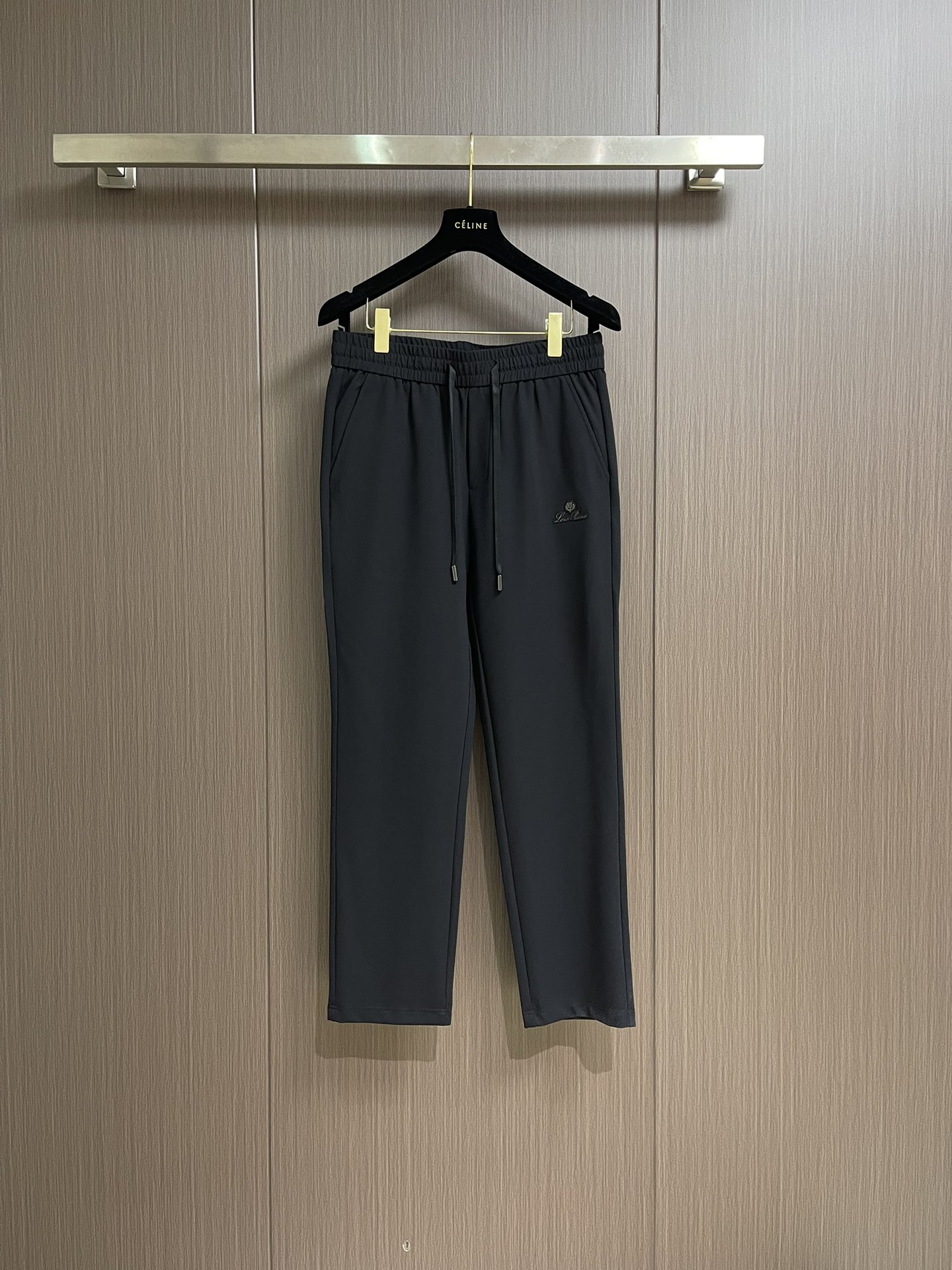 NO:141612,LP Loropiana 2025ss early spring new casual pants, customized original fabric, high-quality custom hardware accessories, special touch, super texture, comfortable, soft and breathable, casual and loose style, the first choice for essential items. Size M-3XL,,loro pigana,loro pigana,alexander wang19860909LP Loropiana 2025ss早春新款休闲裤,定制原版面料 高品质定制五金配件 皮肤特别手感、超级质感舒适柔软透气 休闲宽松版型 必备单品首选.尺码M-3XL,,loro piana,loro piana,alexander wang,Men's clothing