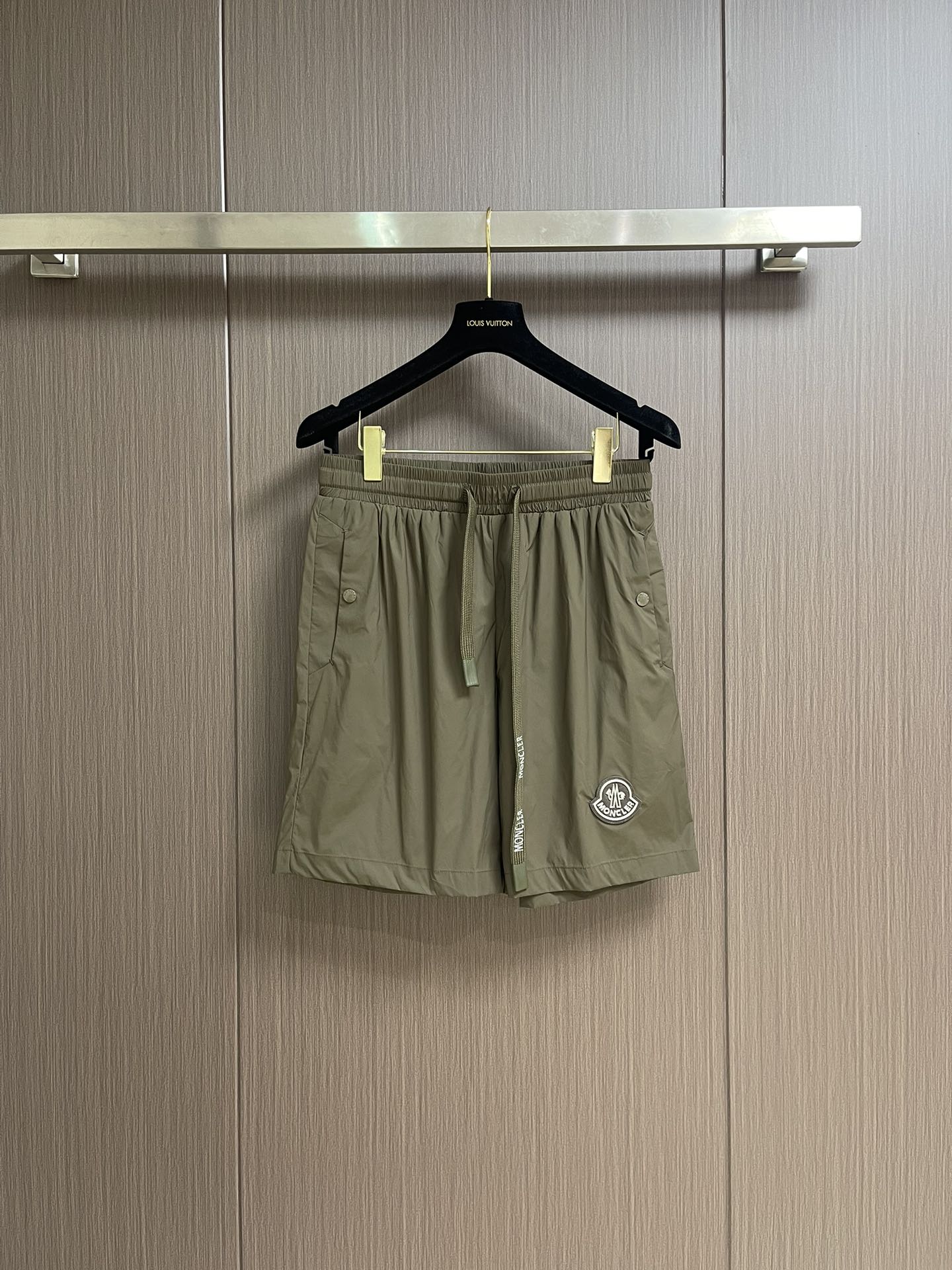 NO:144869,Moncler 2025ss Summer Men's Casual Five-Crimp Shorts, Drawstring Elastic Belt, Comfortable and Breathable!  It has soft and delicate characteristics, comfortable and breathable, and the upper body effect is very good and extremely versatile. It can be matched anytime, anywhere and create a variety of shapes. Size 48-56, christian louboutin, shorts, alexander wang19860909moncler 2025ss 夏季男士休闲五分短裤,抽绳松紧腰带,舒适透气！拥有柔软细腻的特性舒爽透气,上身效果非常棒究极百搭,随时随地随心所欲的搭配打造多变造型.尺码48-56,,christian louboutin,shorts,alexander wang,Men's clothing
