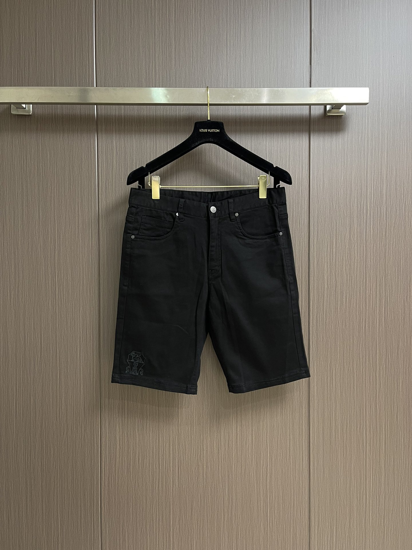 NO:152745,BC casual sports and casual five-point shorts, the cut version adds a unique luxury style.  Create a fashionable and casual matching style, the customer-supplied fabrics are refreshing in the skin, exquisite craftsmanship, and the texture of the weaving surface is the most powerful proof!  bc focuses on artistic and exquisite workmanship. Size 30-38 has 35 no 37, shorts, alexander wang19860909BC 休闲运动休闲 五分短裤,版裁剪增添独一无二的奢品风采．打造时尚随性的搭配风格,客供面料清肤透爽,工艺考究,织面的质感就是最有力的证明！bc注重的艺术性和精良做工.尺码30-38 有35 无37,,shorts,alexander wang,Men's clothing