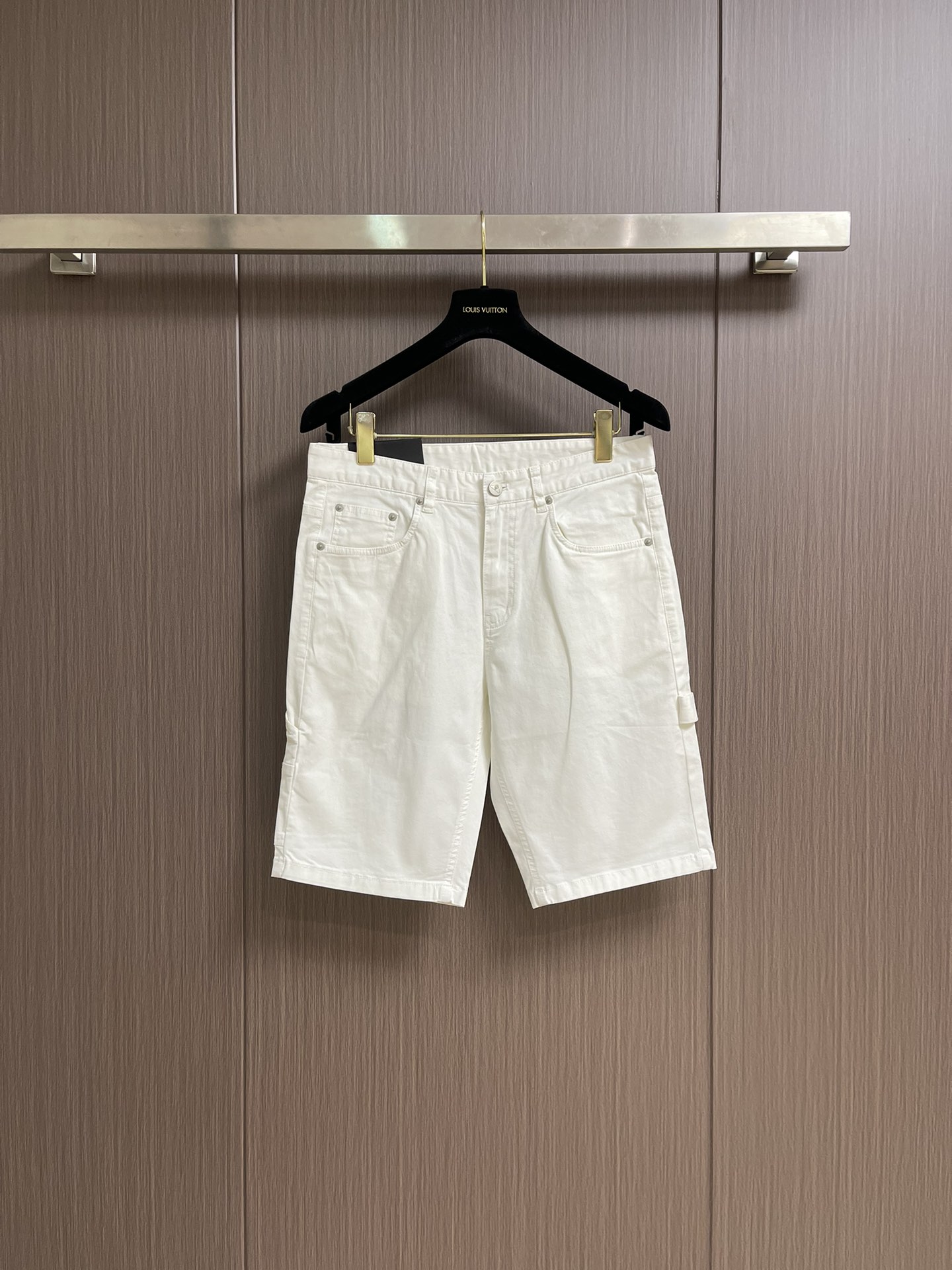 NO:152717,Prada pocket triangle shorts, customized natural tinted velvet cotton material, the side patch bag design is unique, decorated with an enamel triangle metal logo, which adds brand recognition. The infrared position of the 