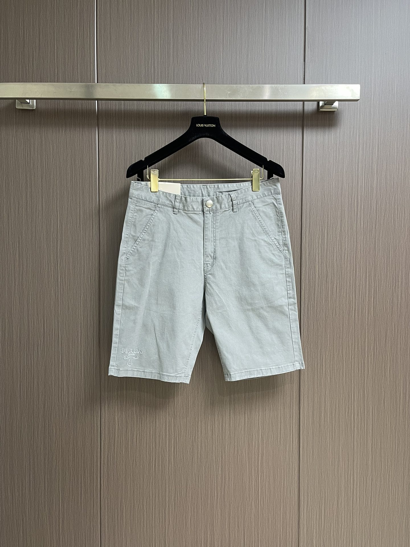 NO:152722,Prada 2025SS Spring and Summer New Casual Shorts!  Customized brand classic logo, customized fabric, excellent comfort, strong hand touch. Extremely recognizable, perfect quality craftsmanship. Size 30-38 35 37, prada, shorts, alexander wang19860909Prada 2025SS春夏新款休闲短裤！定制品牌经典logo,定制面料,舒适度极好,手触感强烈.辨识度极高,完美品相工艺.尺码30-38 有35 无37,,prada,shorts,alexander wang,Men's clothing