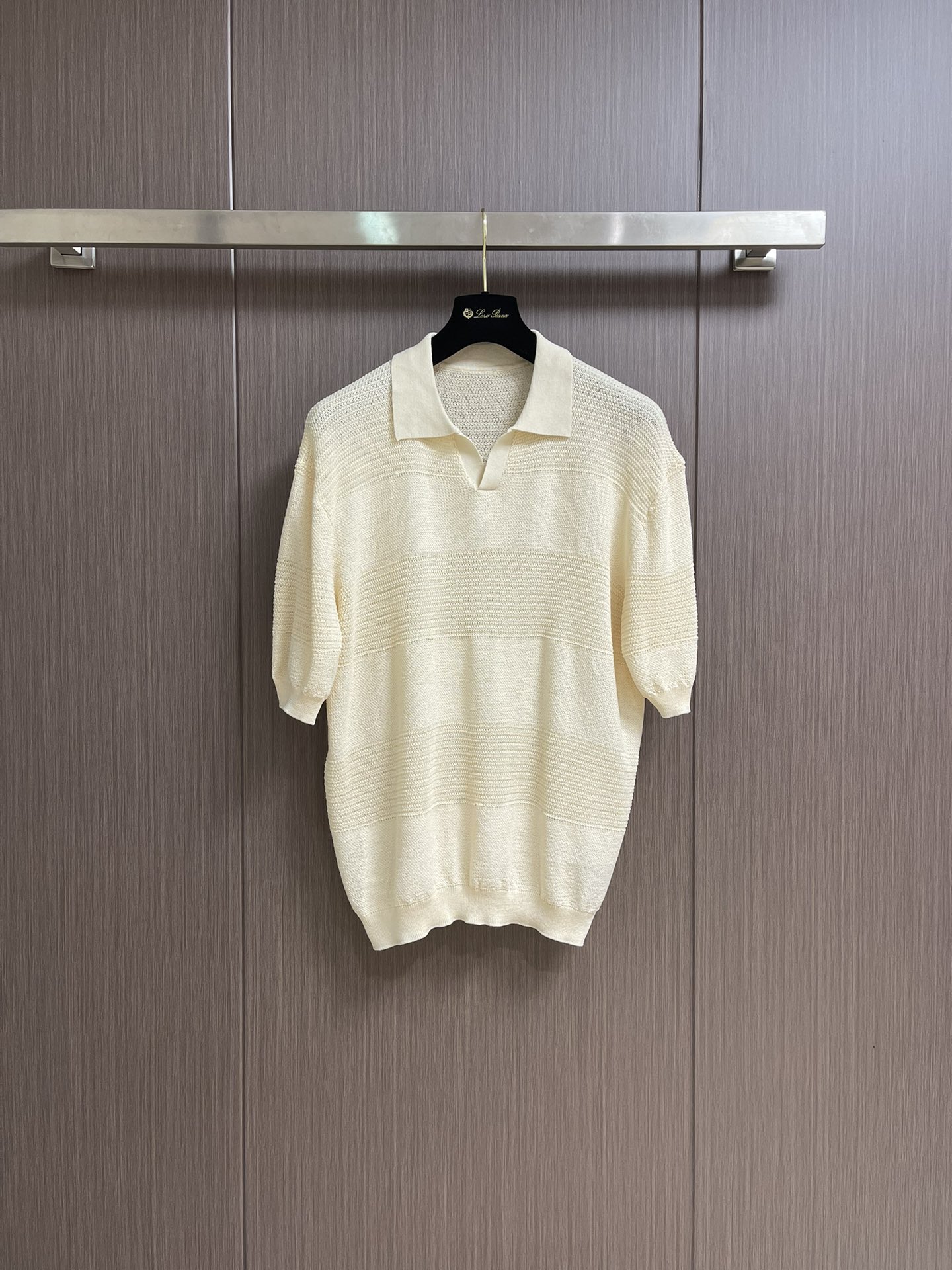 NO:162306,Zegna 2025ss early spring fashion men's short-sleeved striped knitted polo shirt, a very star-level item, with extremely high appearance, both atmospheric and connotation, full of details, fully reflecting the brand's low-key and luxurious style, the overall visual is full of vitality and youthfulness, and the upper body is full of temperament!  Size 48-50-52-54, T-shirt,alexander wang19860909Zegna 2025ss早春时装款男士短袖条纹针织polo衫,非常明星级的一款单品,颜值度极高,即大气又有内涵,细节感满满,充分体现了品牌低调且奢华的风格,整体的视觉充满活力和年轻态,上身满满的气质！尺码48-50-52-54,,T-shirt,alexander wang,Men's clothing