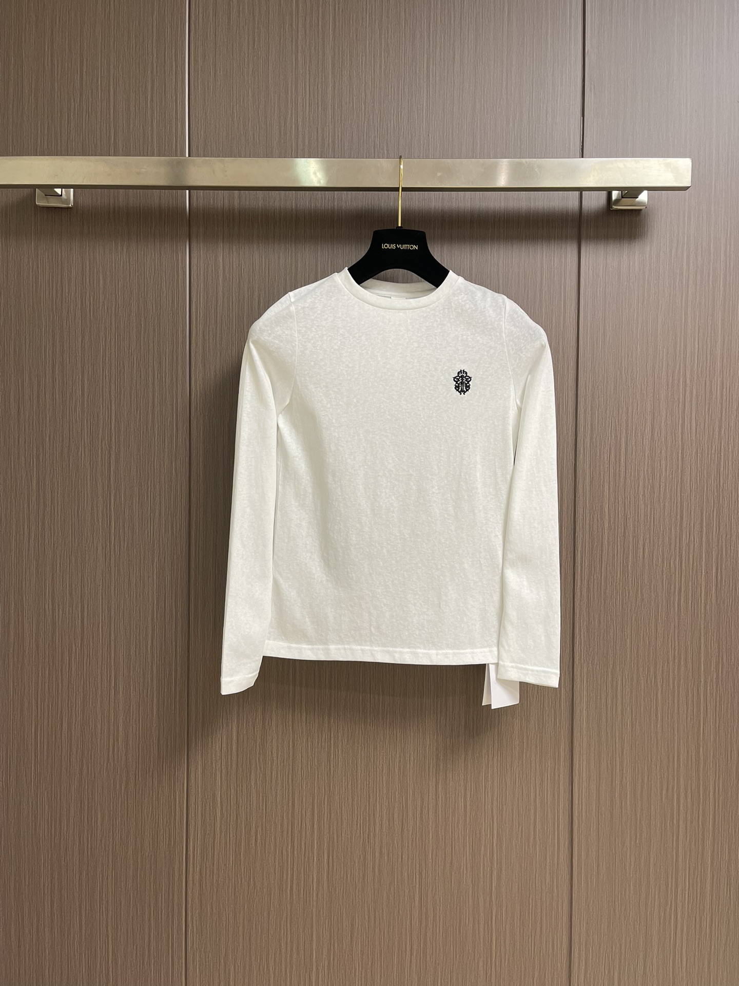 NO:162322,Croxin CH 2025ssGRP Y embroidered slim long-sleeved T-shirt, high-transparent pure cotton fabric, three-dimensional embroidery details, neckline edging, the whole piece of clothing is the same as the original, and the same style for men and women are put into storage. Size S-XL, chrome hearts, tees, t-shirt, alexander wang19860909克罗心CH 2025ssGRP Y刺绣修身长袖T恤,高透纯棉面料,立体绣花细节,领口包边,整件衣服刺绣与原版一致,大货入库男女同款.尺码S-XL,,chrome hearts,tees，t-shirt,alexander wang,Men's clothing