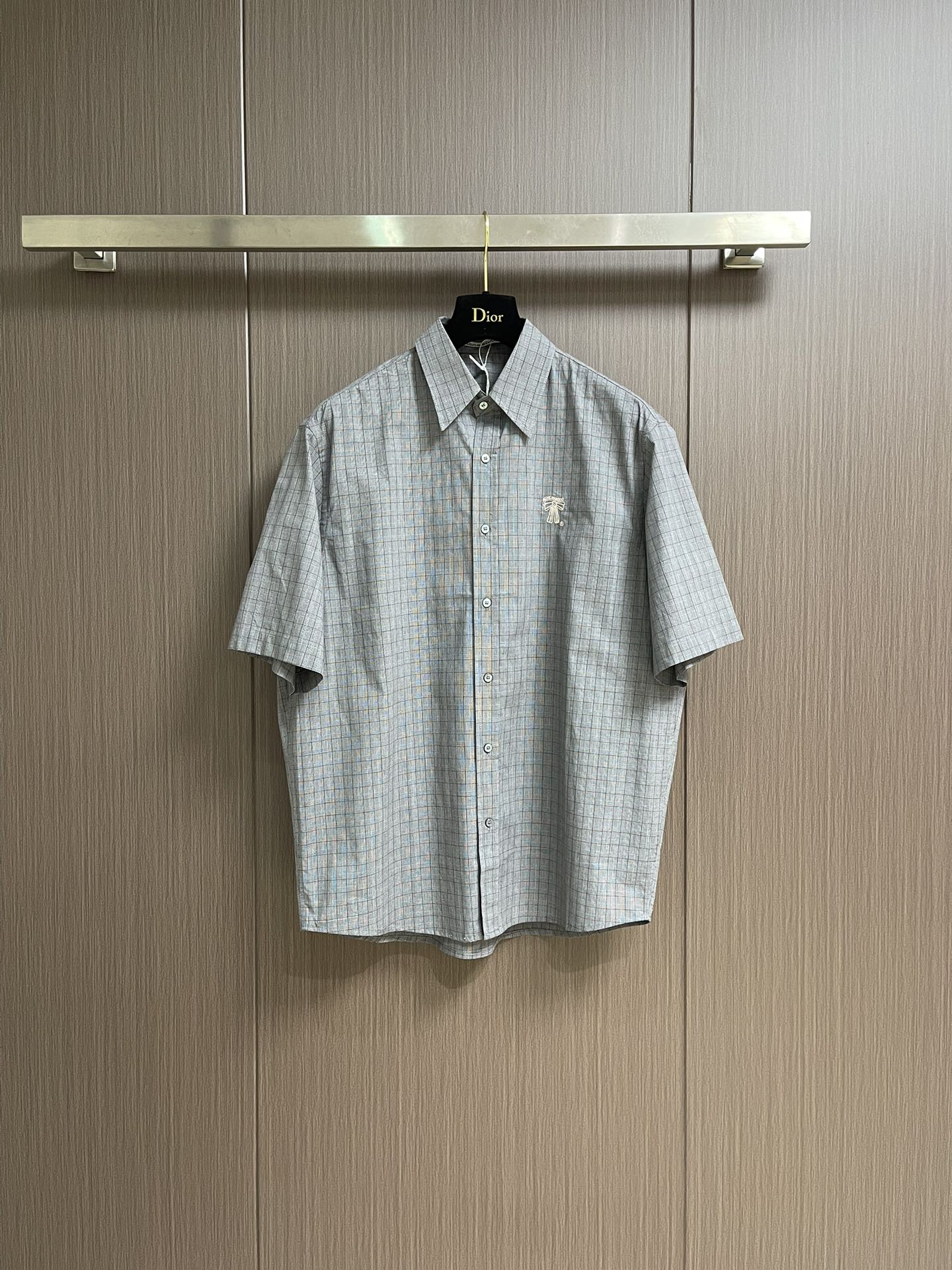 NO:159702,acne studios plaid short-sleeved shirt, this button-up shirt uses plaid pattern, loose style, length and hips. Embroidery details on the chest bow, button closure. Size S-XL,,acne studios,dior,shirts,T-shirt,alexander wang19860909acne studios 格纹短袖衬衫,此款纽扣衬衫采用格纹图案,宽松松版型,长度及臀.胸前蝴蝶结刺绣细节,纽扣开合.尺码S-XL,,acne studios,dior,shirts,T-shirt,alexander wang,Men's clothing