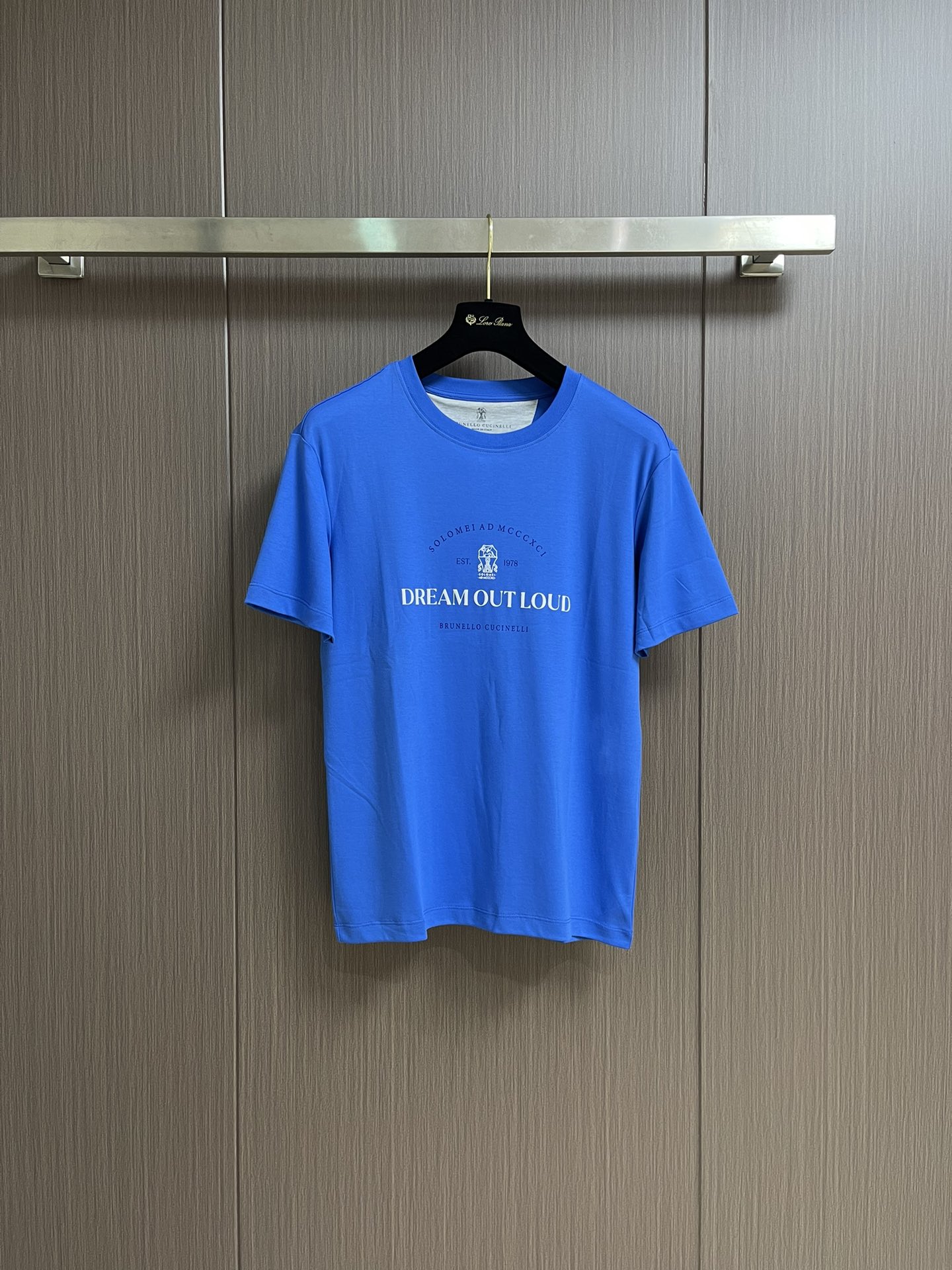 NO:415266,Brunello Cucinelli BC letter logo printed round neck T-shirt. Early spring series, customized long lemon cotton, cotton is soft and comfortable, light and breathable, simple and atmospheric, low-key and luxurious, and productive!  The chest is decorated with BC logo print, breaking the monotony of solid color design, elegant and generous. It also has brand recognition. Size M-3XL, brunello cucinelli,tees, t-shirt, alexander wang19860909Brunello Cucinelli BC 字母logo印花圆领T恤.早春系列,客供定制长绒棉、棉质柔软舒适、轻盈透气,简约大气、低调奢华、有品！胸前饰以BC徽标印花,打破纯色设计的单调感,优雅大方.又具有品牌辨识度.尺码M-3XL,,brunello cucinelli,tees，t-shirt,alexander wang,Men's clothing