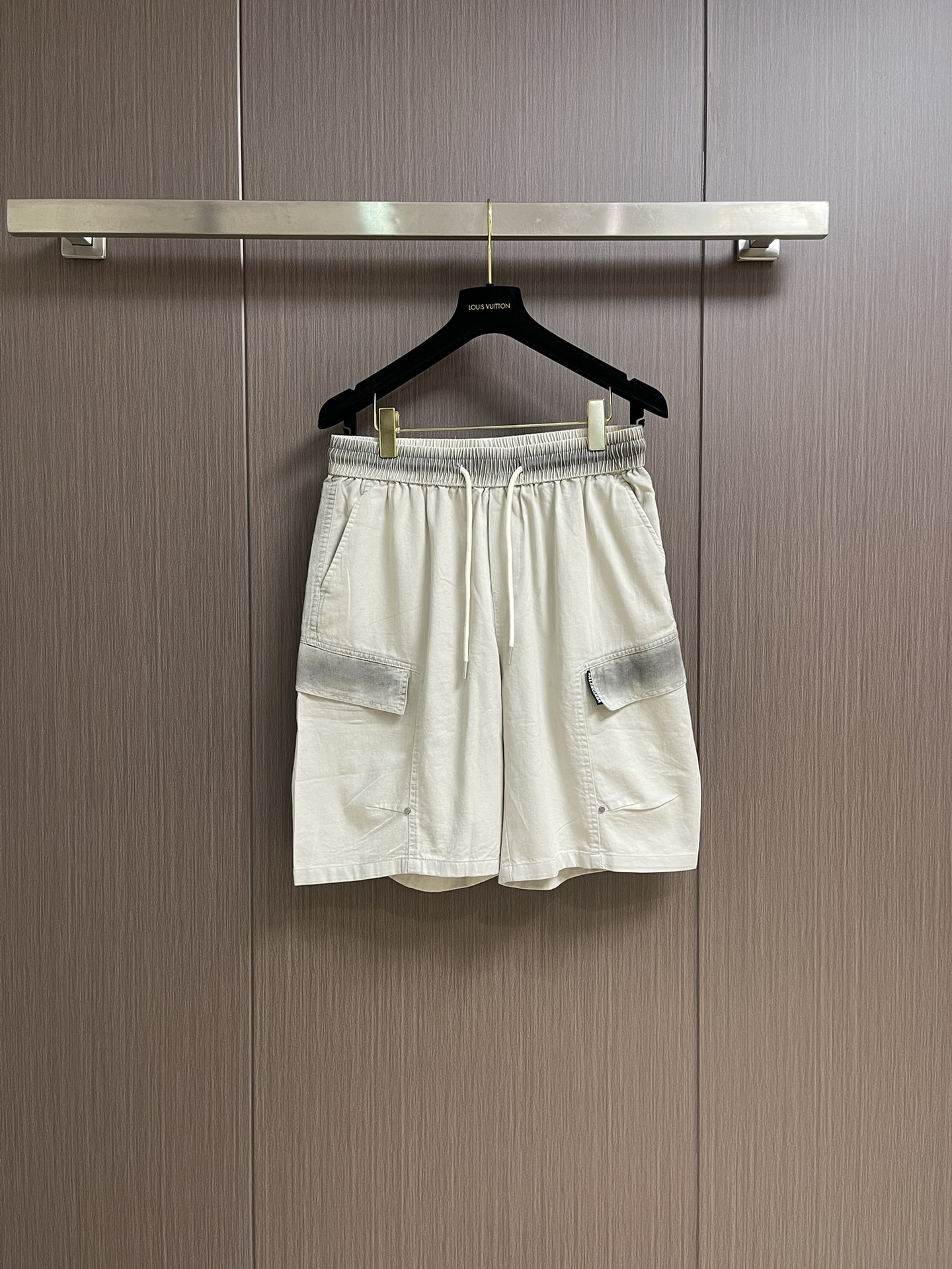 NO:415290,Balenciaga 2025ss patch logo casual shorts, simple, patch logo. It feels very good in touch, versatile and not picky, all-round wear items. Casual and versatile and fashionable. Size M-3XL,,balenciaga, shorts,alexander wang19860909Balenciaga 2025ss贴布标识休闲短裤,简约,贴布logo 手感超好,百搭不挑人,全能型穿搭单品.休闲百搭时尚.尺码M-3XL,,balenciaga,shorts,alexander wang,Men's clothing