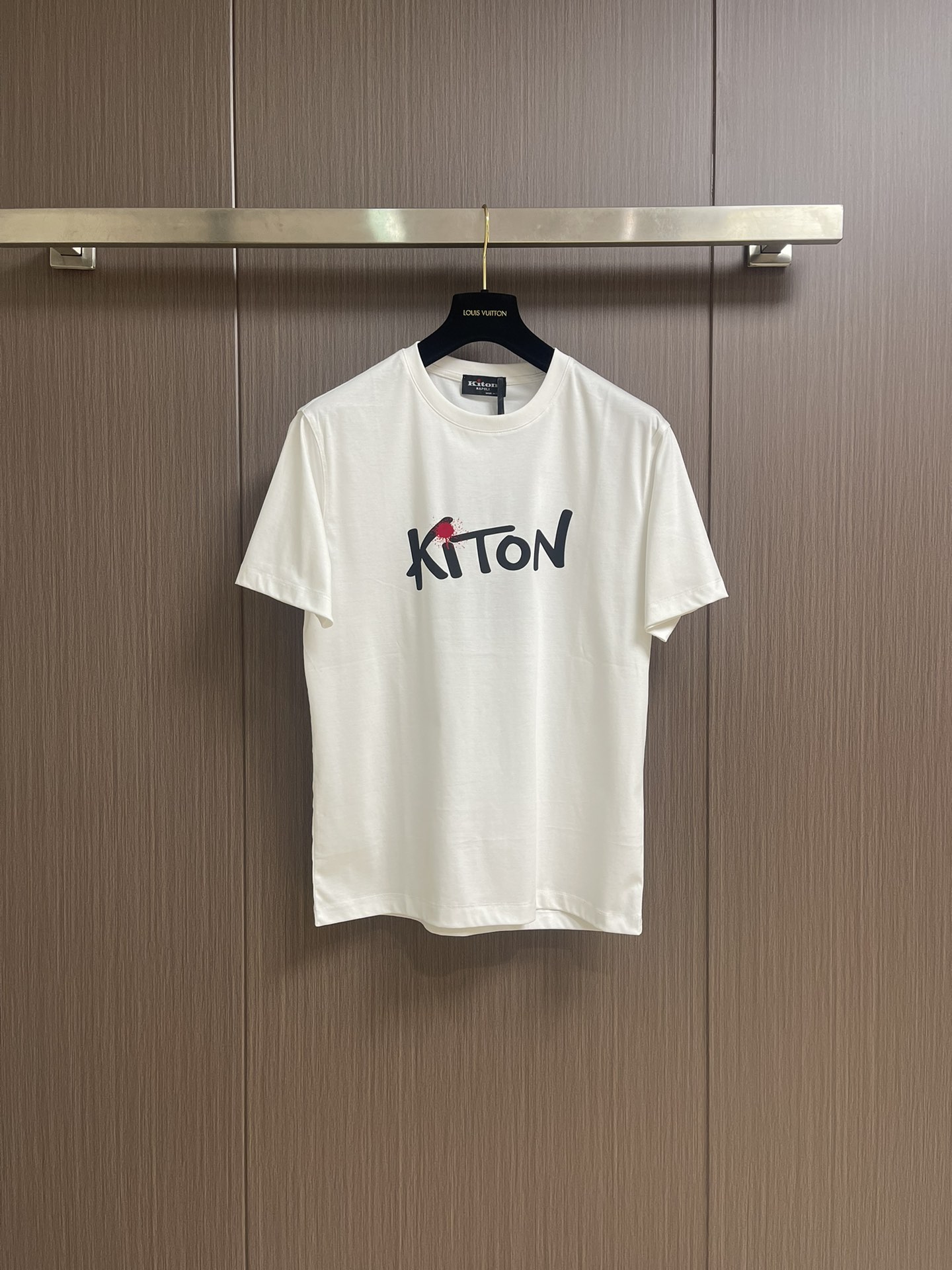 NO:162344,Kiton's chest printed logo round neck short-sleeved T-shirt was founded in Naples, Italy in 1968. Founder Ciro Paone has an almost crazy persistence in quality. 
