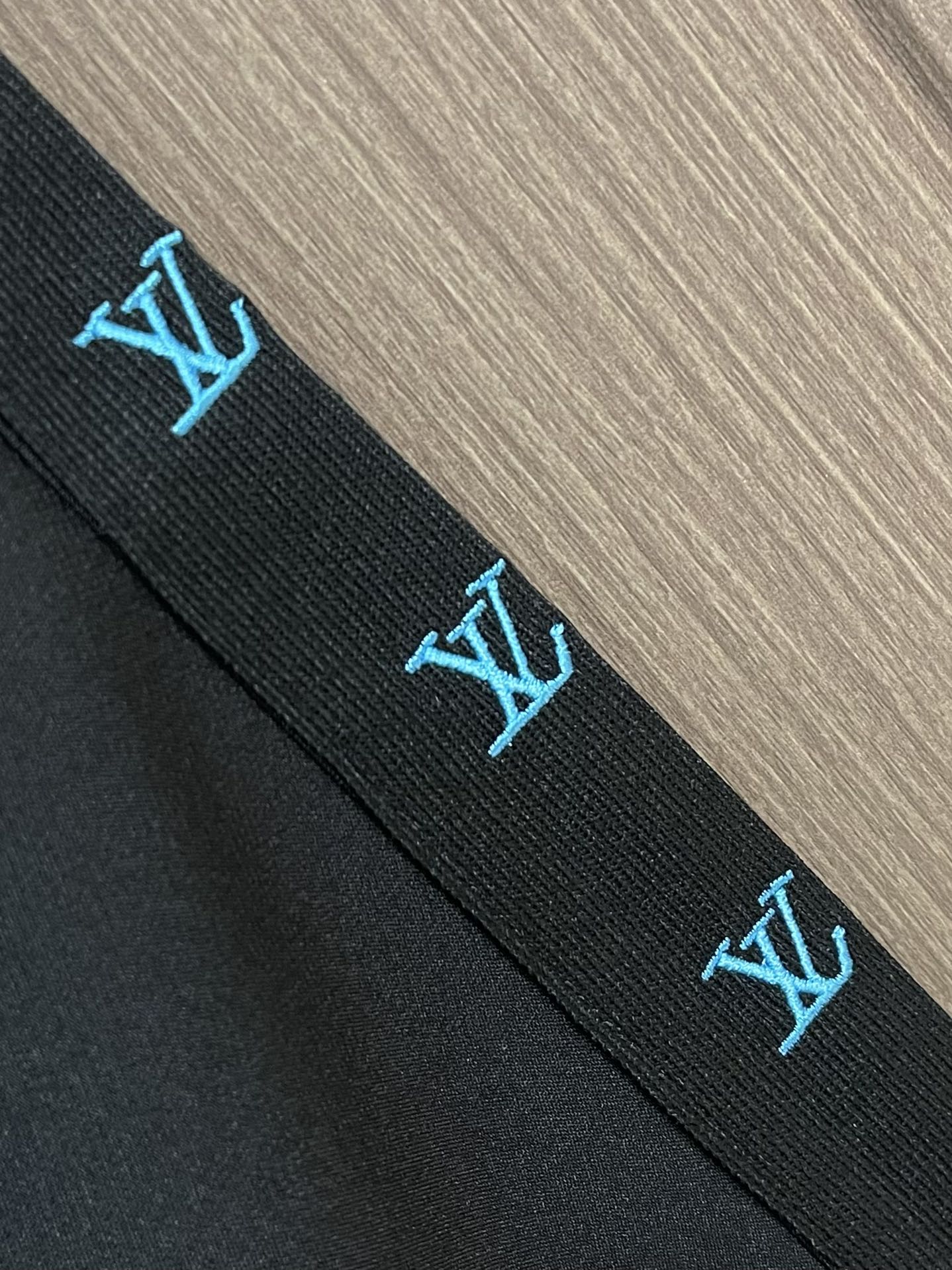 Luxury LV Embroidered Fabrics for Fashionable and Versatile Outfits: Sizes 46-52 - 图片 5