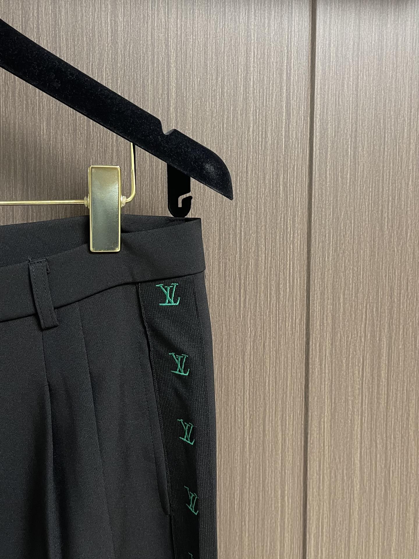 Luxury LV Embroidered Fabrics for Fashionable and Versatile Outfits: Sizes 46-52 - 图片 4