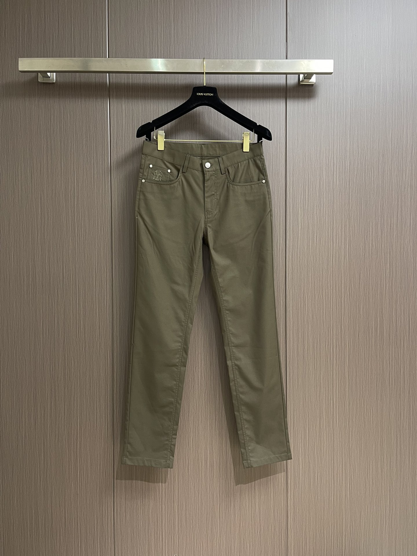 NO:422187,BrunelloCucinelli BC men's casual casual pants, 2025SS early spring new style, perfect edging inside, customized original hardware, customer-supplied imported fabric, wide style, versatile upper body. Size 30-38 No 35 37,,brunello cucinelli,alexander wang19860909BrunelloCucinelli BC 男士休闲休闲裤,2025SS早春新款,内里完美包边,定制原版五金,客供进口面料,版型挺阔 上身百搭.尺码30-38 无35 37,,brunello cucinelli,alexander wang,Men's clothing