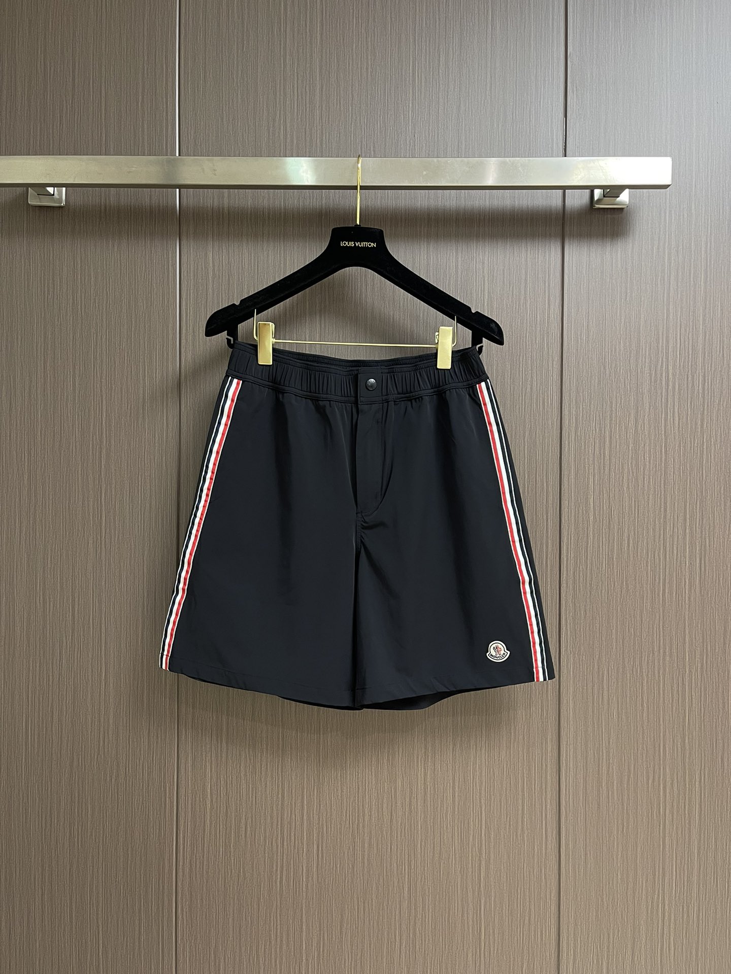 NO:422124,Moncler 2025ss summer new casual shorts!  Brand classic LOGO casual pants, customized fabric, excellent comfort, strong hand touch. Extremely recognizable, perfect quality craftsmanship. Size M-3XL, shorts, alexander wang19860909Moncler 2025ss夏季新款休闲短裤！品牌经典LOGO 休闲裤,定制面料,舒适度极好,手触感强烈.辨识度极高,完美品相工艺.尺码M-3XL,,shorts,alexander wang,Men's clothing